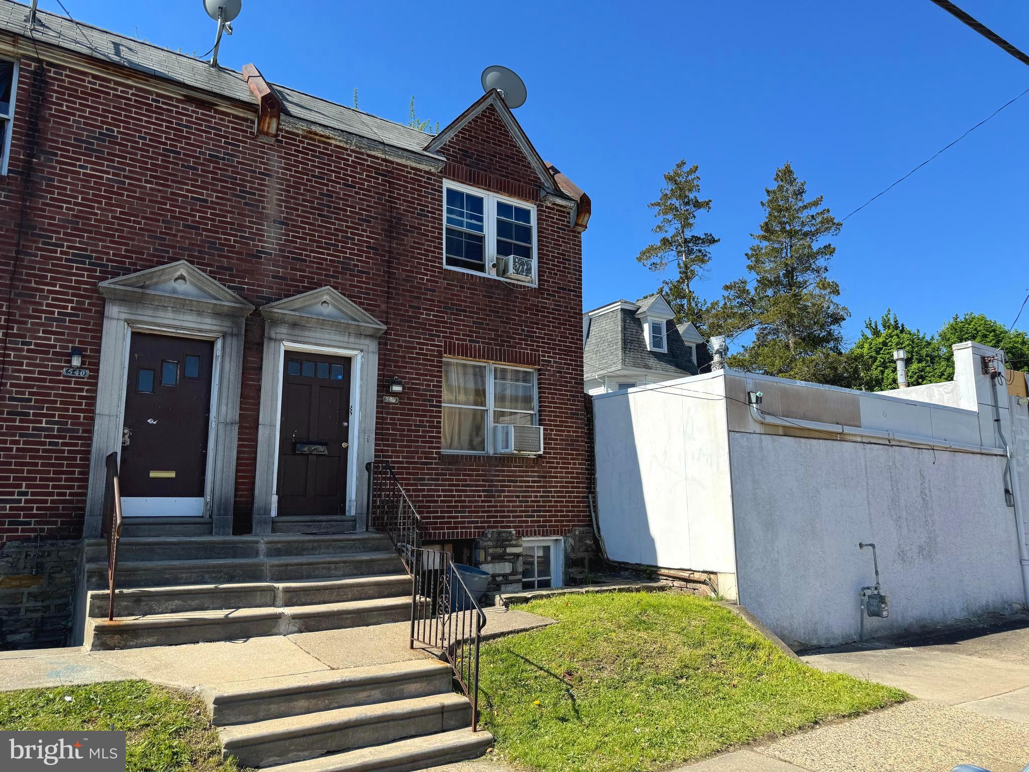 CASH FLOW! Welcome to 542 66th Ave, a solid investment opportunity with immediate income and strong upside. This duplex features two 1-bedroom, 1-bath units, both currently occupied.
The first-floor unit is rented at $735/month with a long-term tenant of 10+ years, while the second-floor unit is rented at $1,100/month. With market rents around $1,100 per unit, there is clear potential to increase cash flow. Being sold as-is, this property is perfect for investors looking for a value-add opportunity with stable occupancy. Conveniently located near public transportation, shopping, and major roadways. Don’t miss out on this income-producing property with room to grow. Contact for any Showings!
