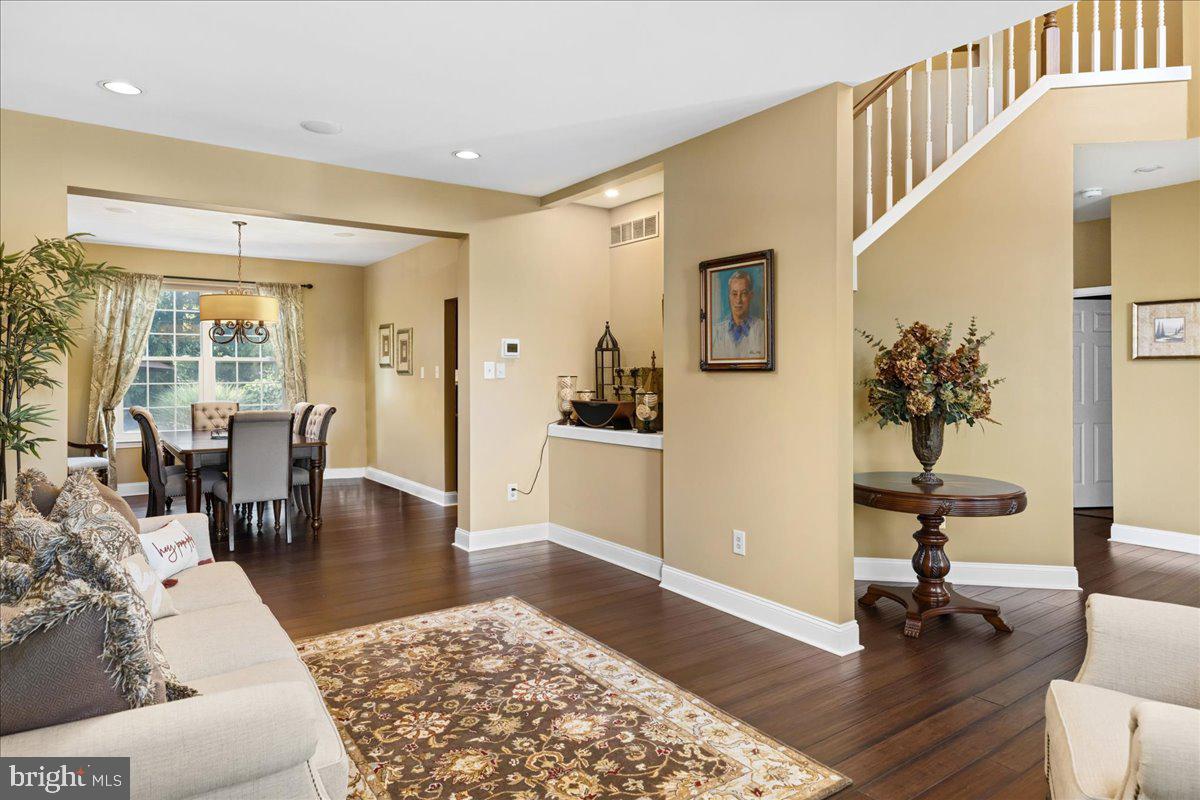 NORTH POINTE - Residential