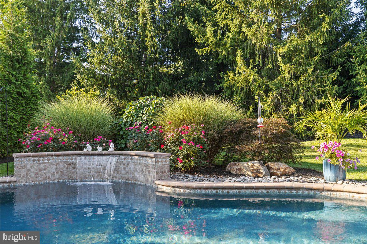 NORTH POINTE - Residential