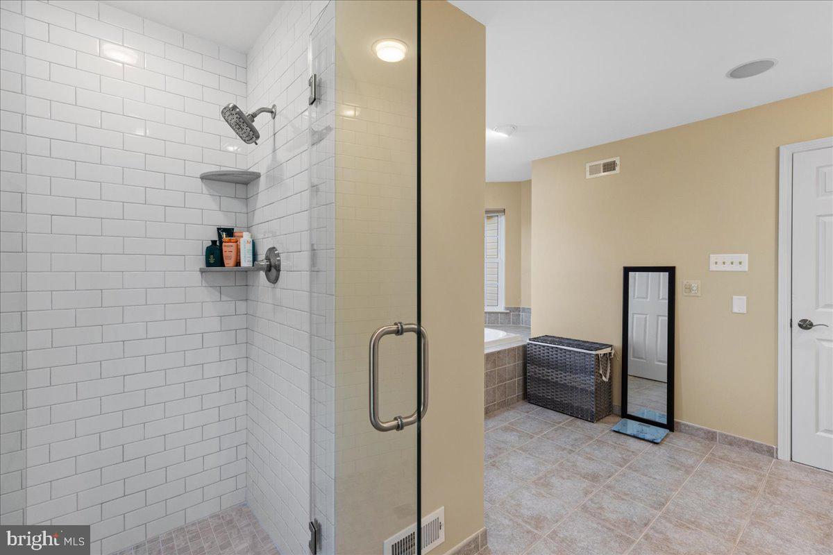 NORTH POINTE - Residential