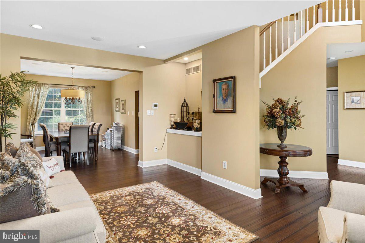 NORTH POINTE - Residential