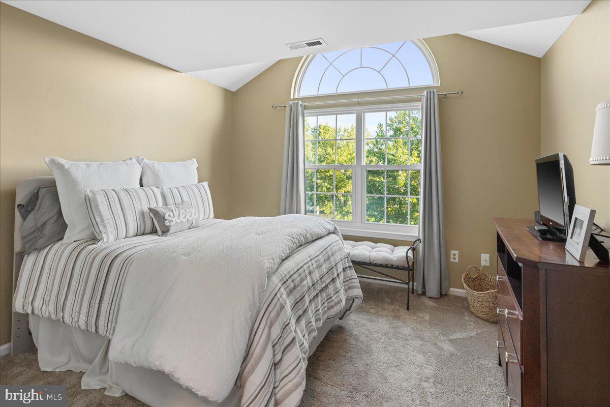 NORTH POINTE - Residential