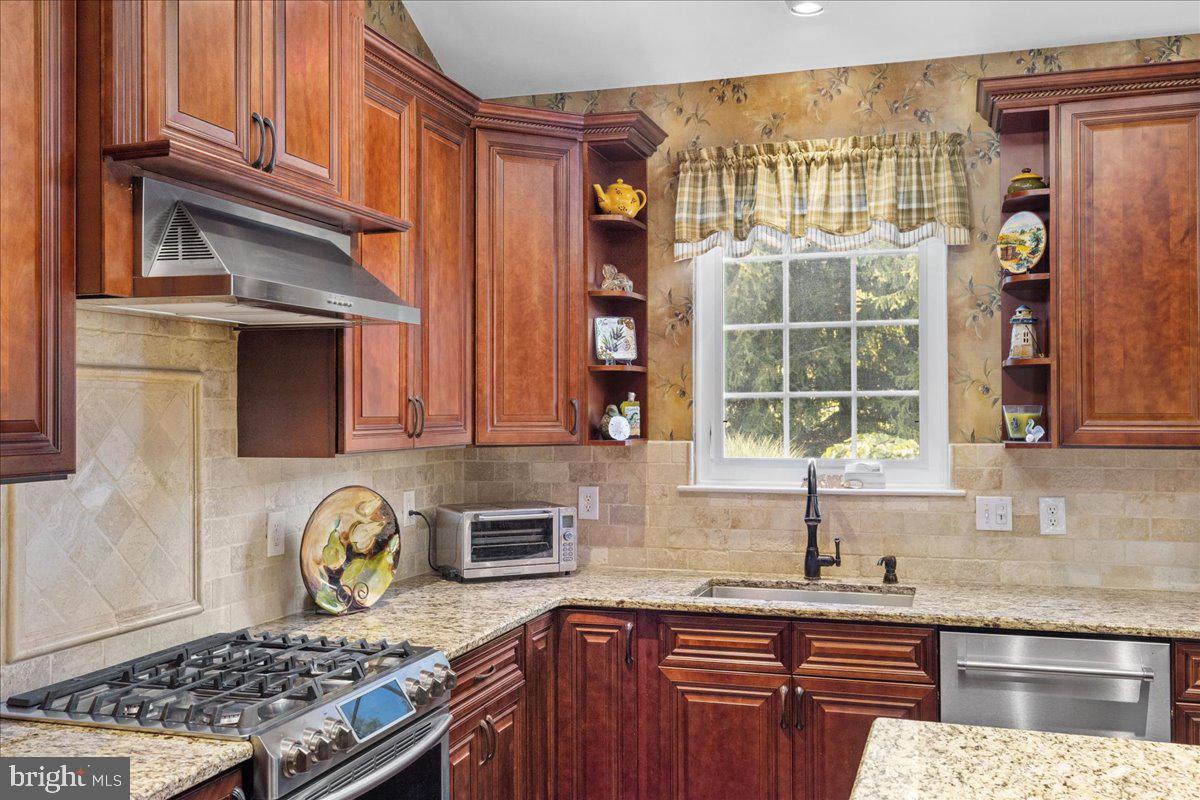 NORTH POINTE - Residential