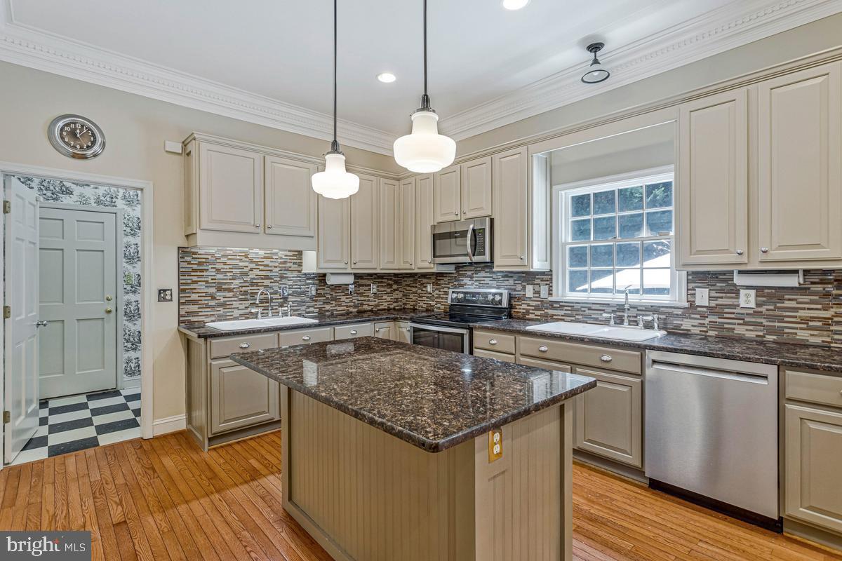 LOCUST GROVE ESTATES - Residential