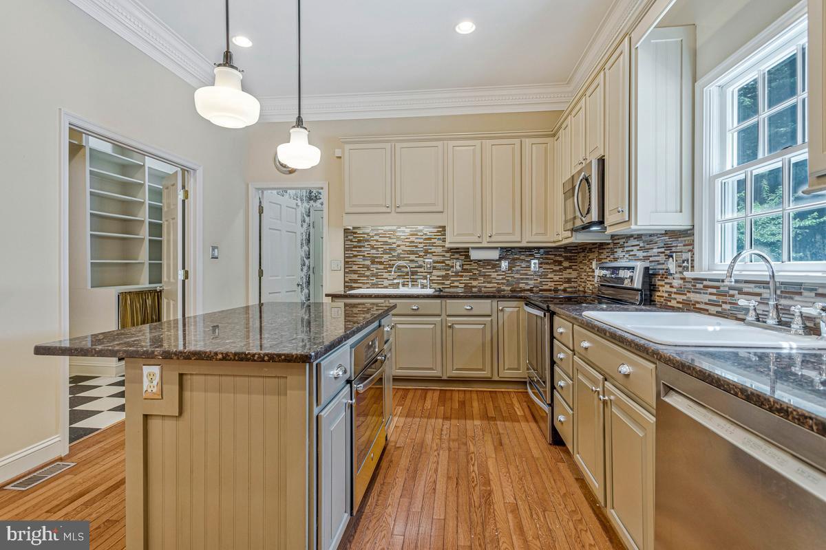 LOCUST GROVE ESTATES - Residential