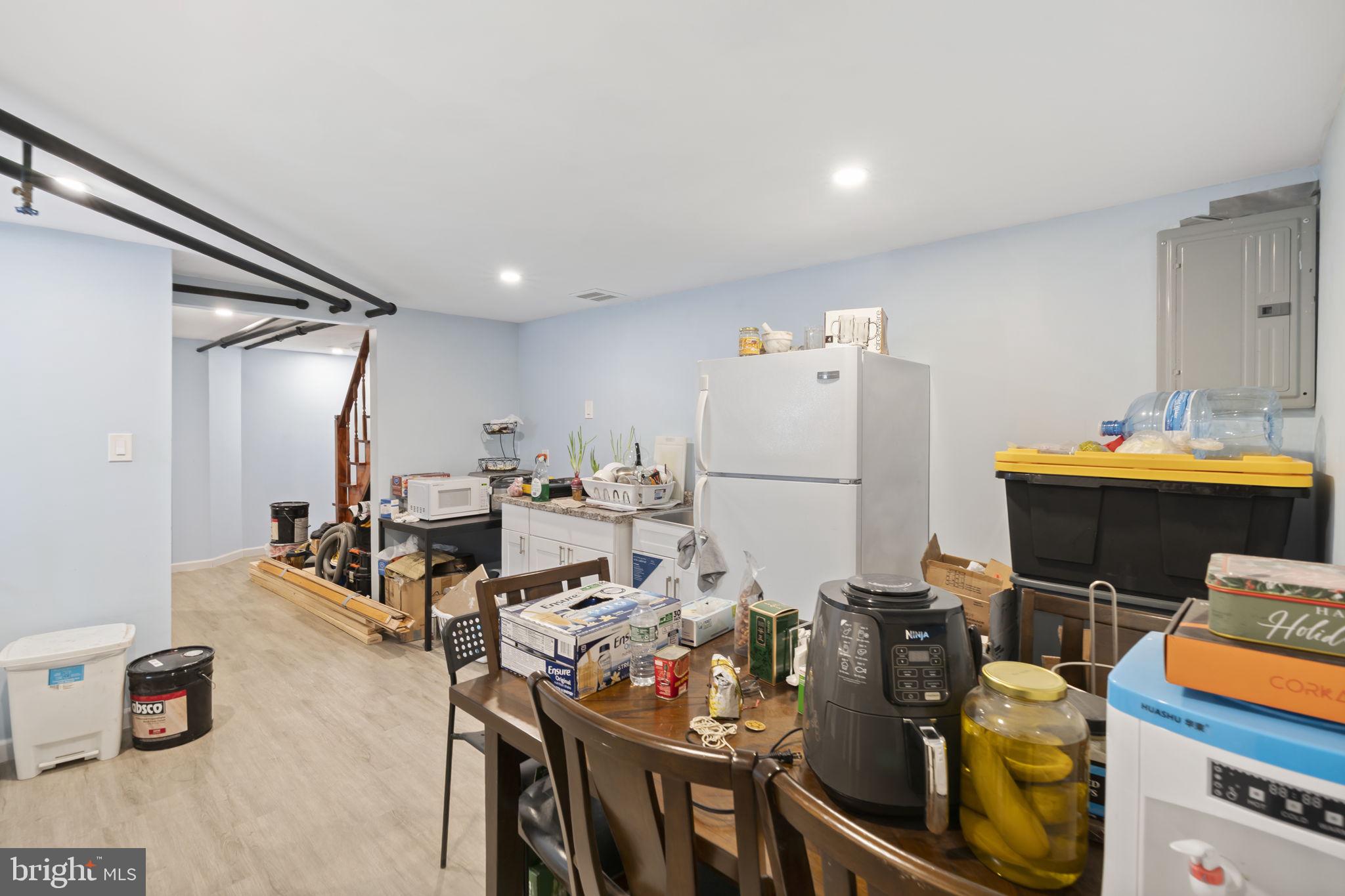 LAWNCREST - Residential