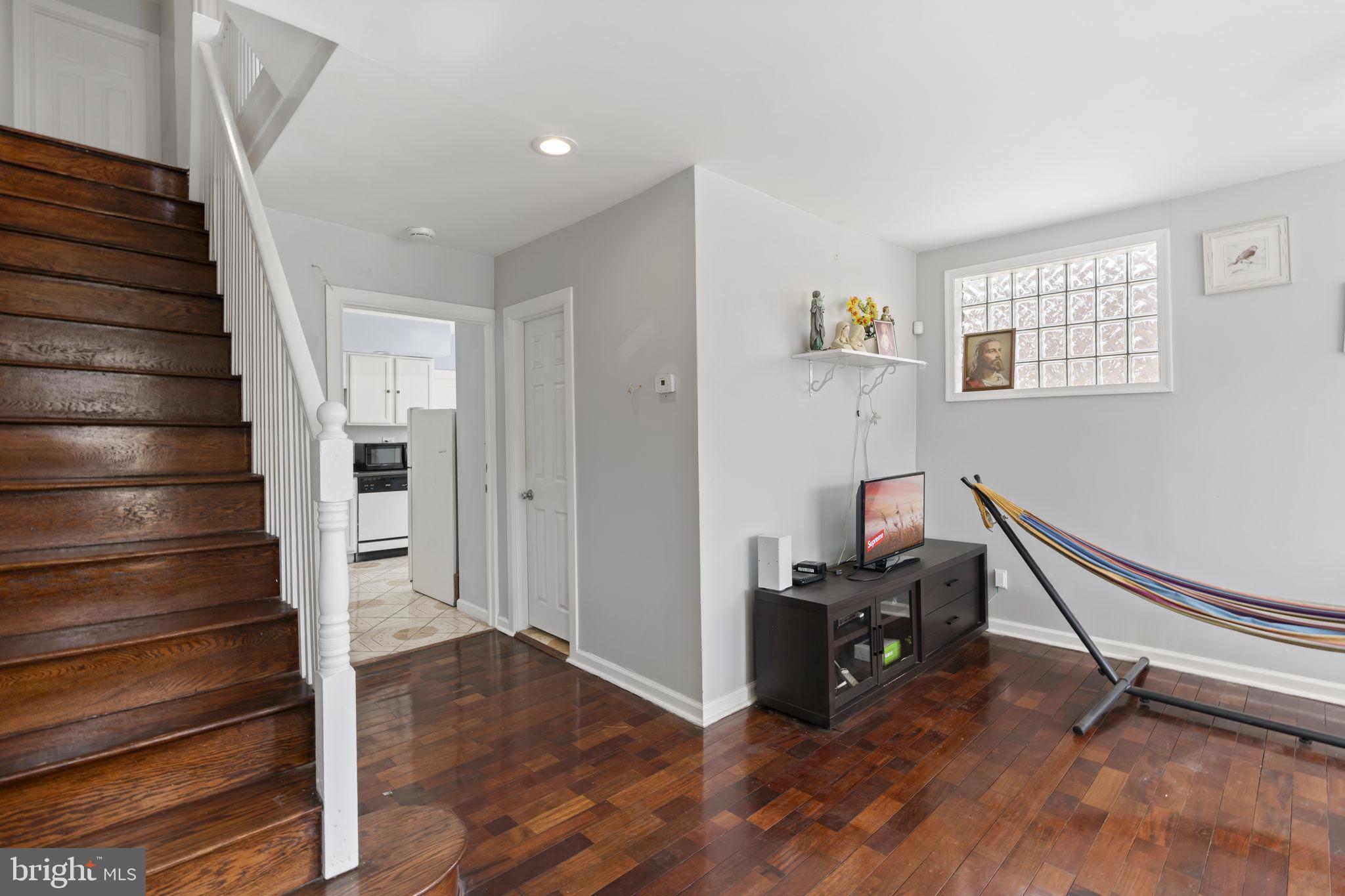 LAWNCREST - Residential