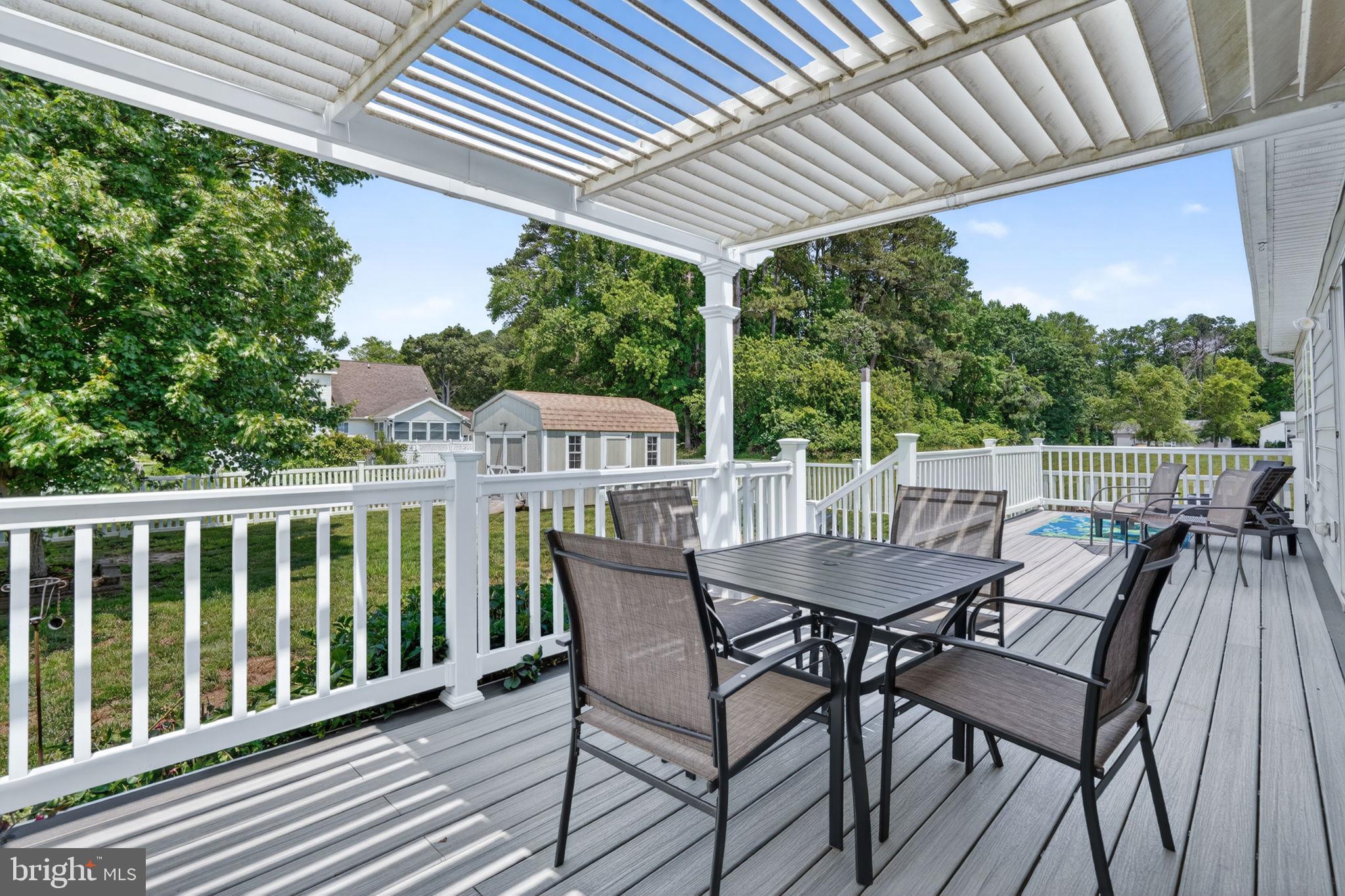 CAPTAIN'S COVE - Residential