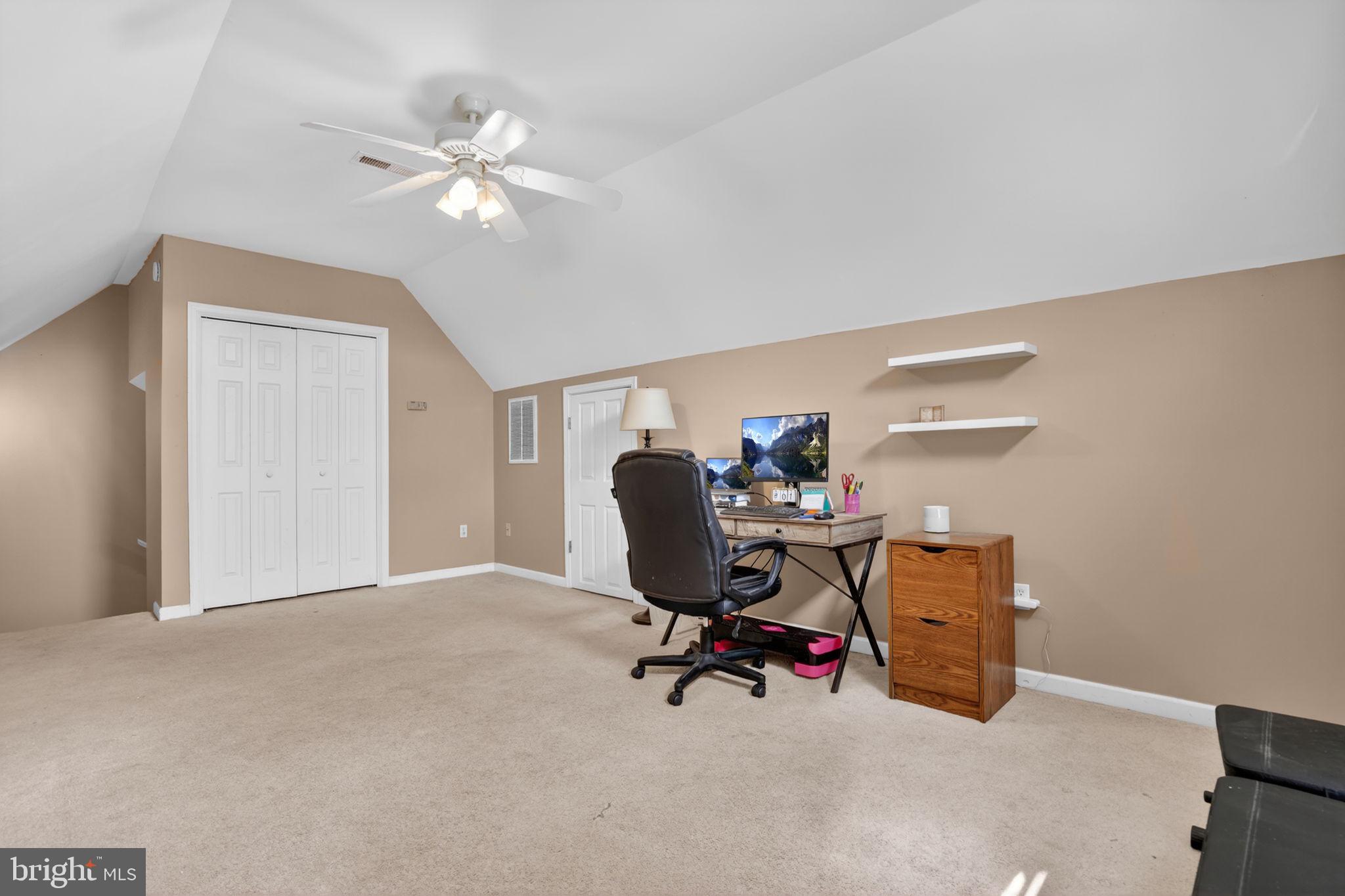 CAPTAIN'S COVE - Residential