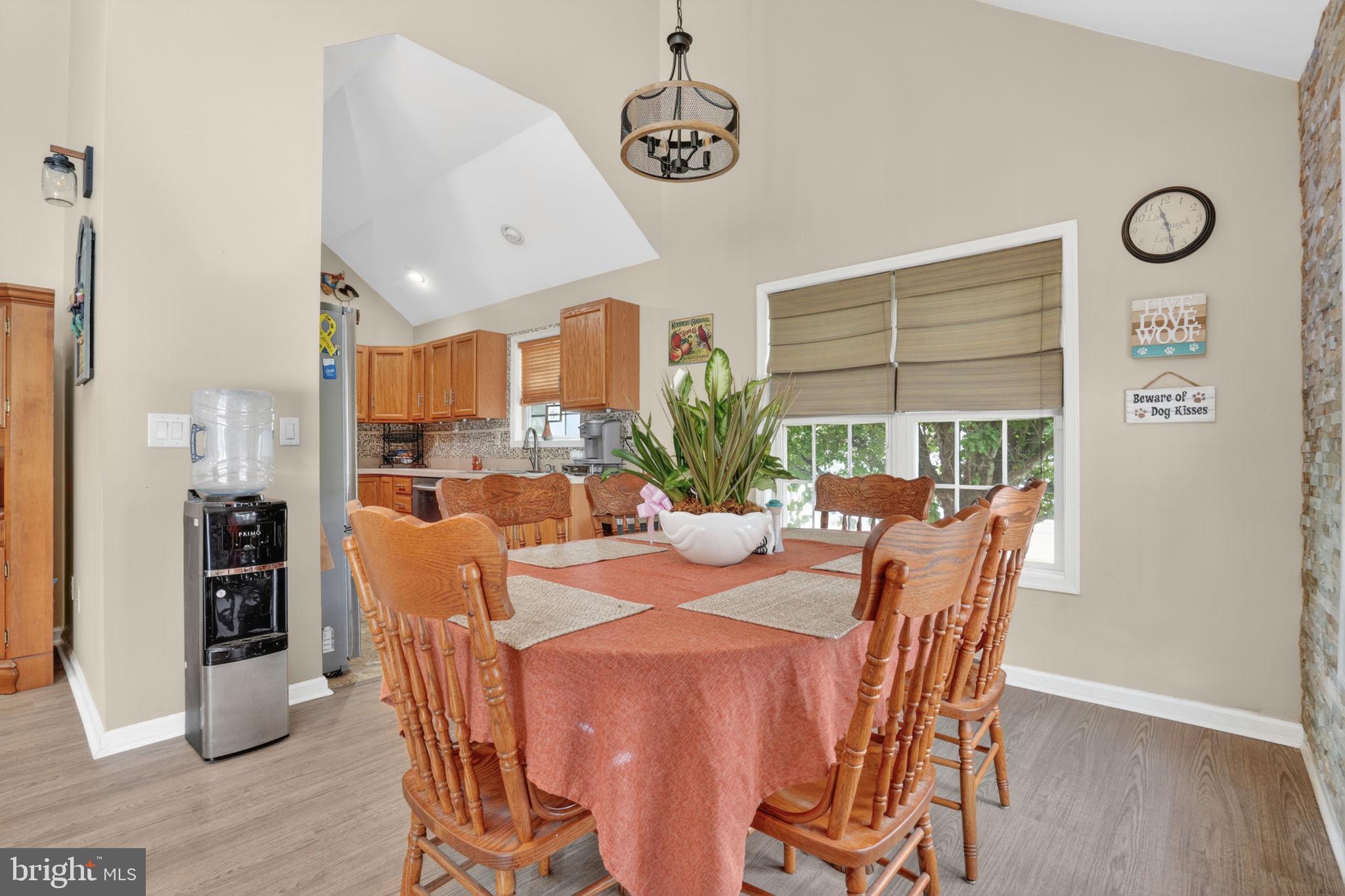 CAPTAIN'S COVE - Residential