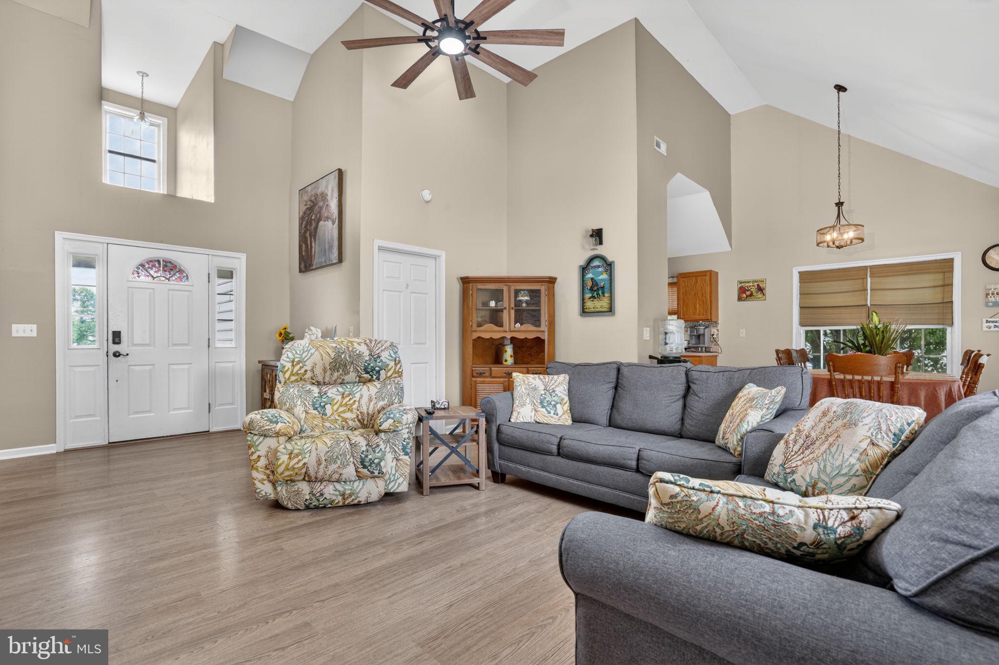 CAPTAIN'S COVE - Residential