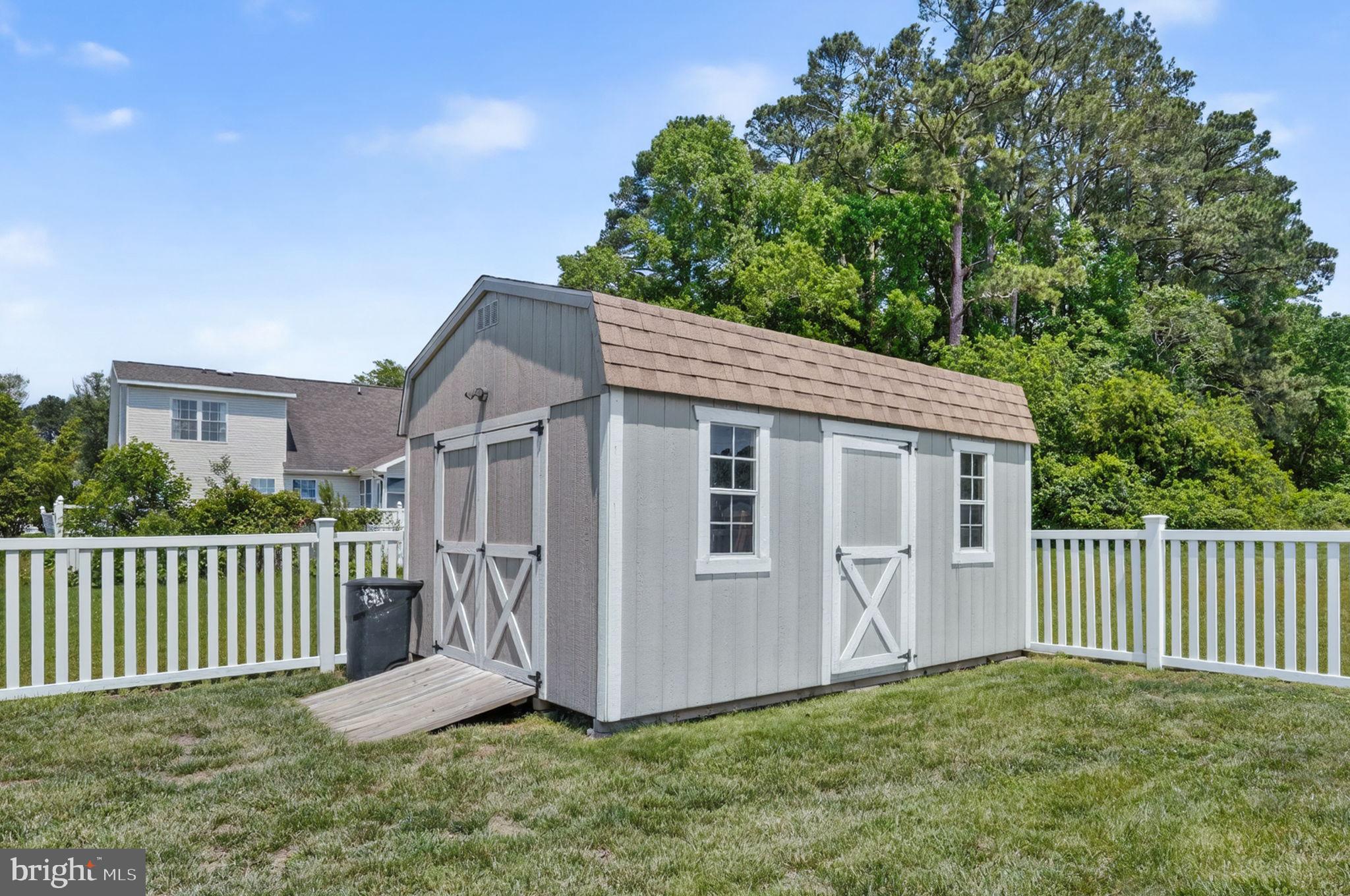 CAPTAIN'S COVE - Residential