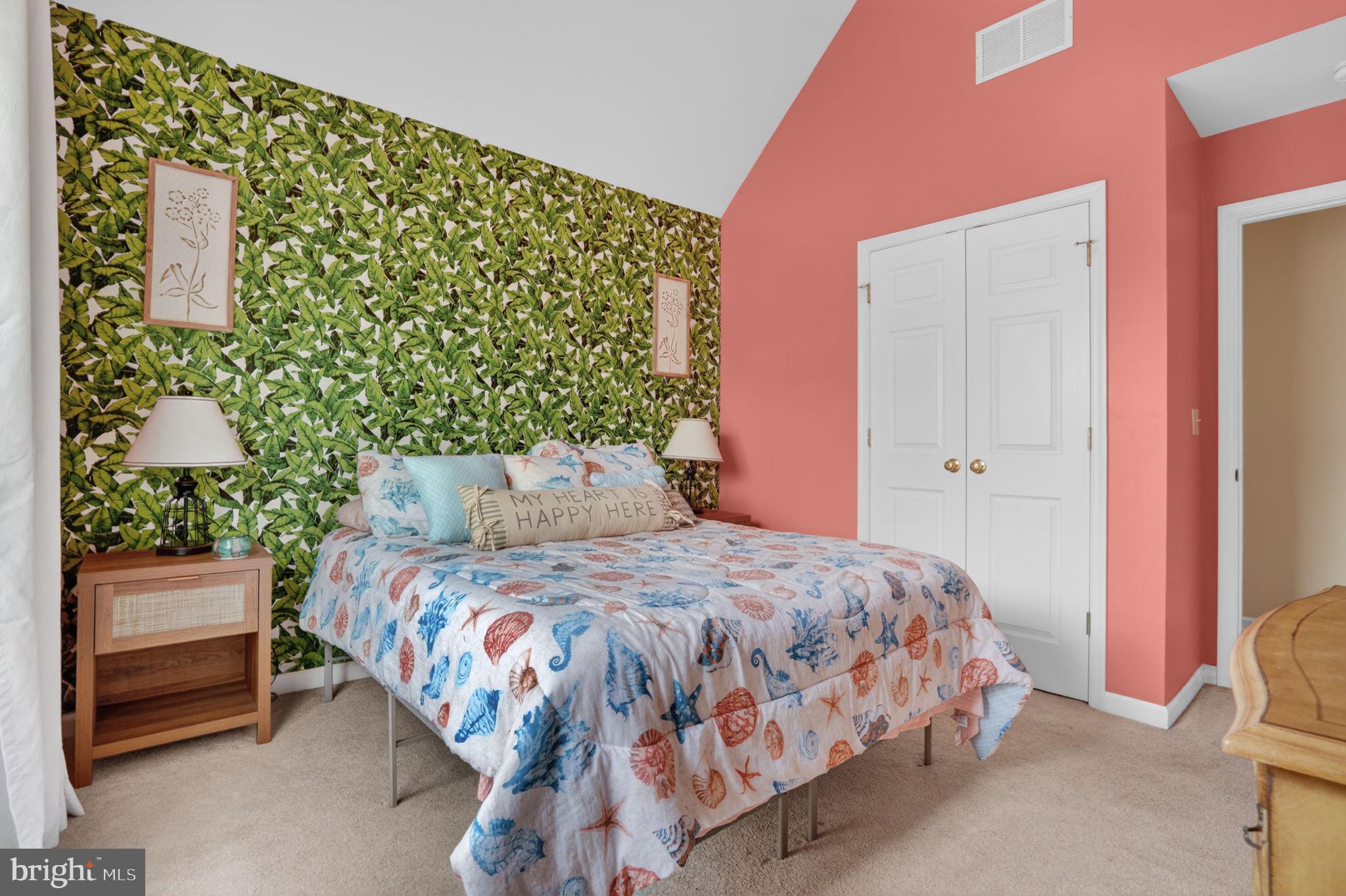 CAPTAIN'S COVE - Residential