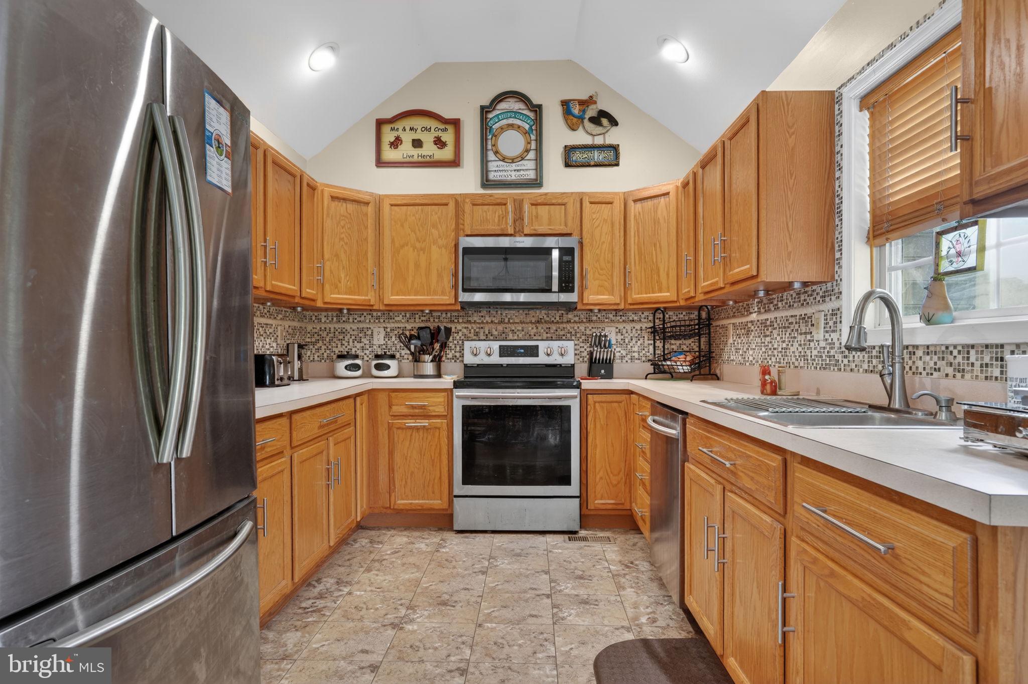 CAPTAIN'S COVE - Residential