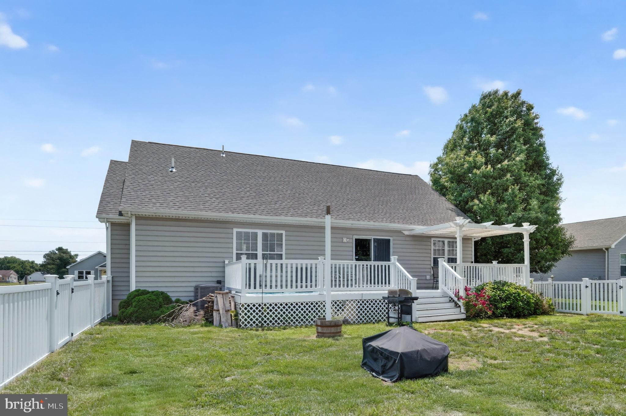 CAPTAIN'S COVE - Residential