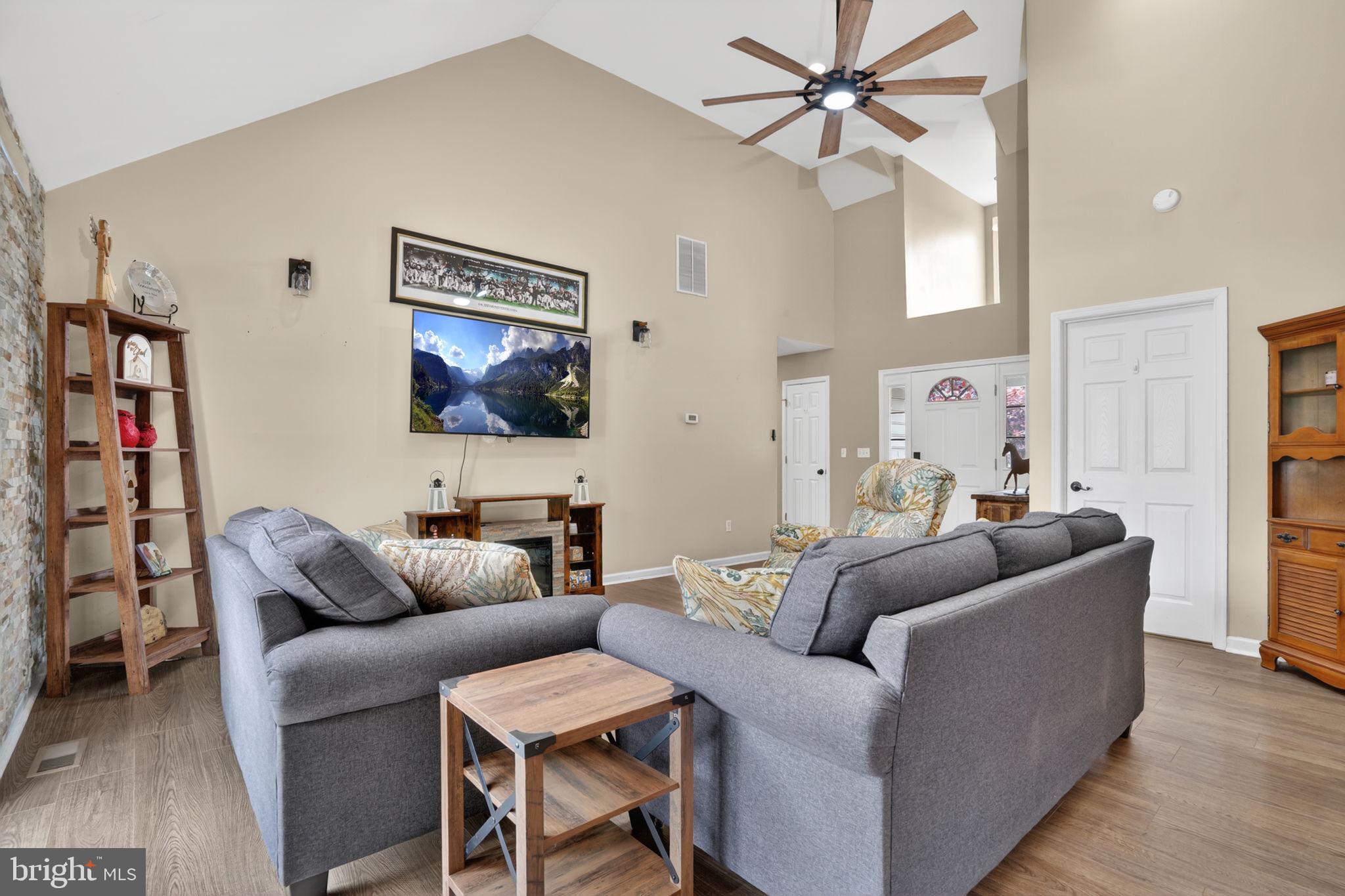CAPTAIN'S COVE - Residential