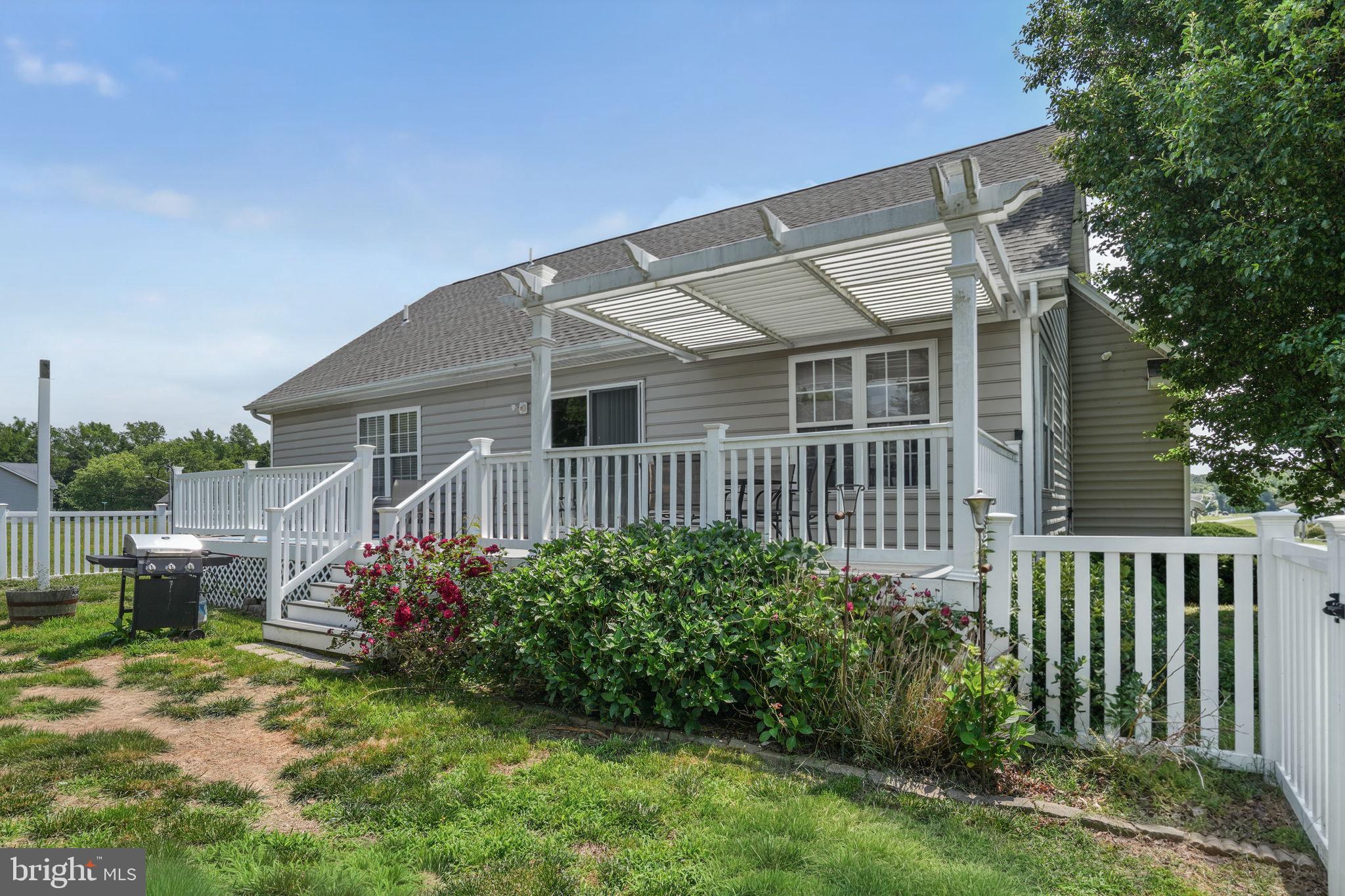 CAPTAIN'S COVE - Residential
