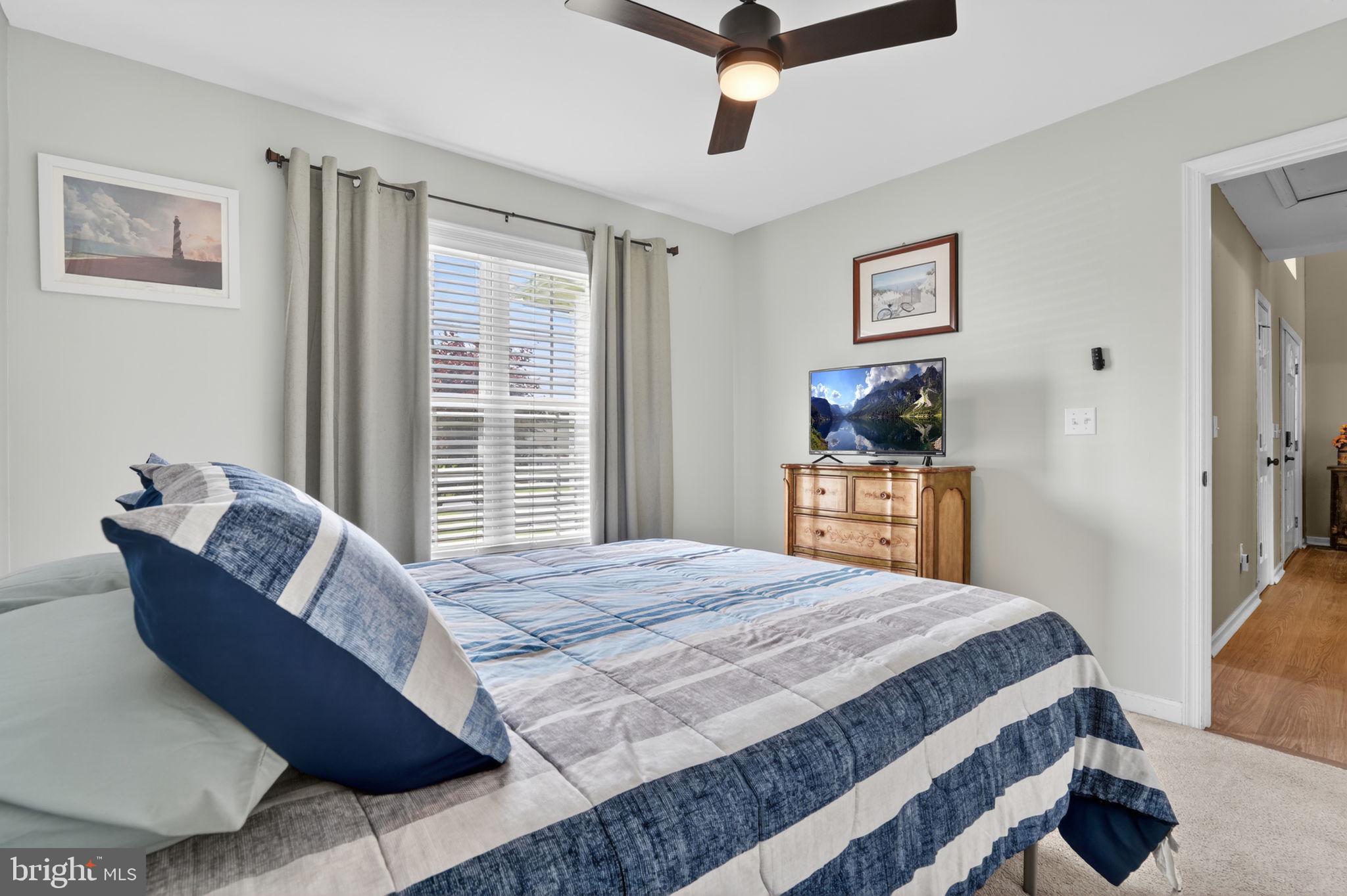 CAPTAIN'S COVE - Residential