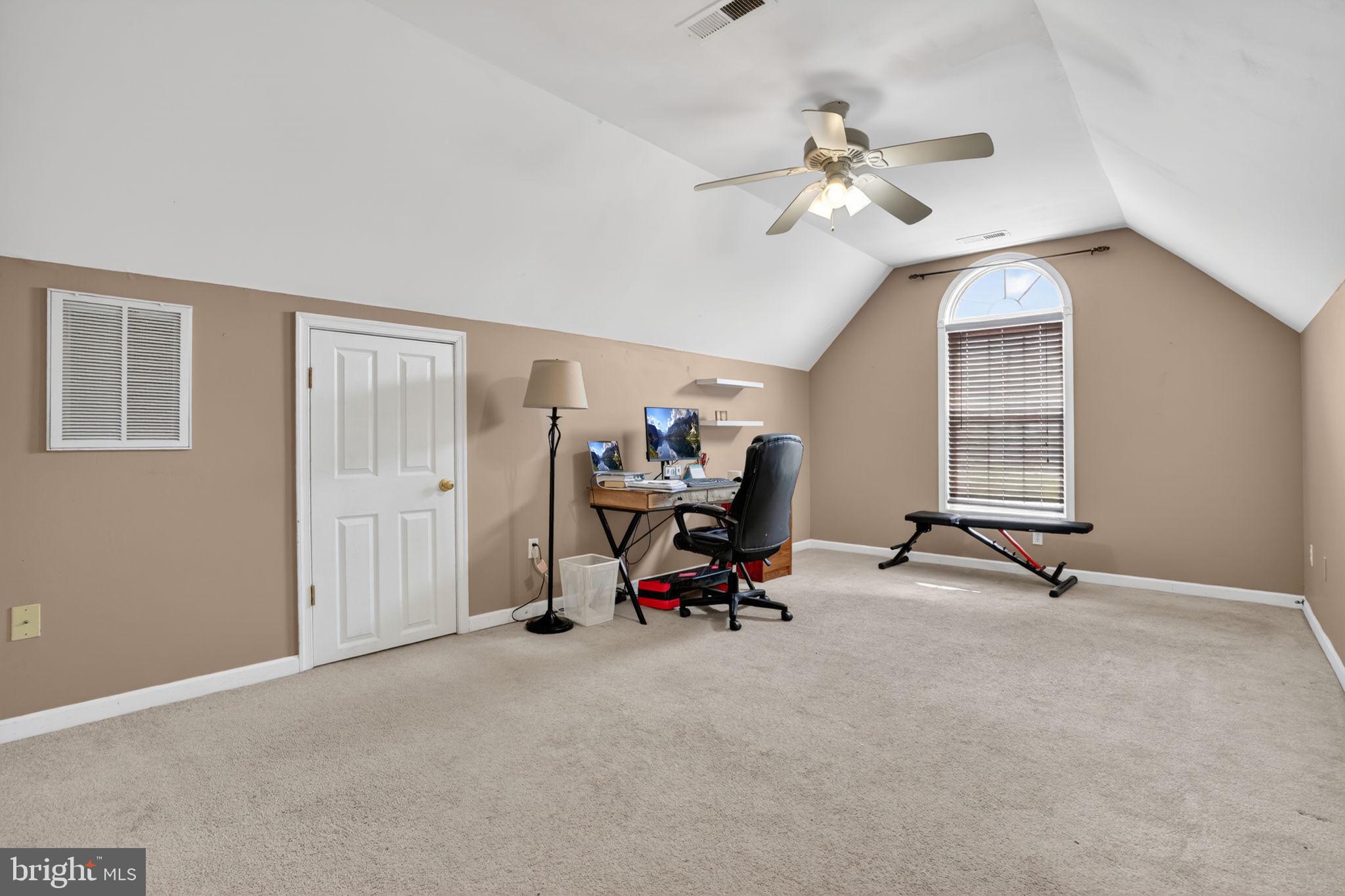 CAPTAIN'S COVE - Residential