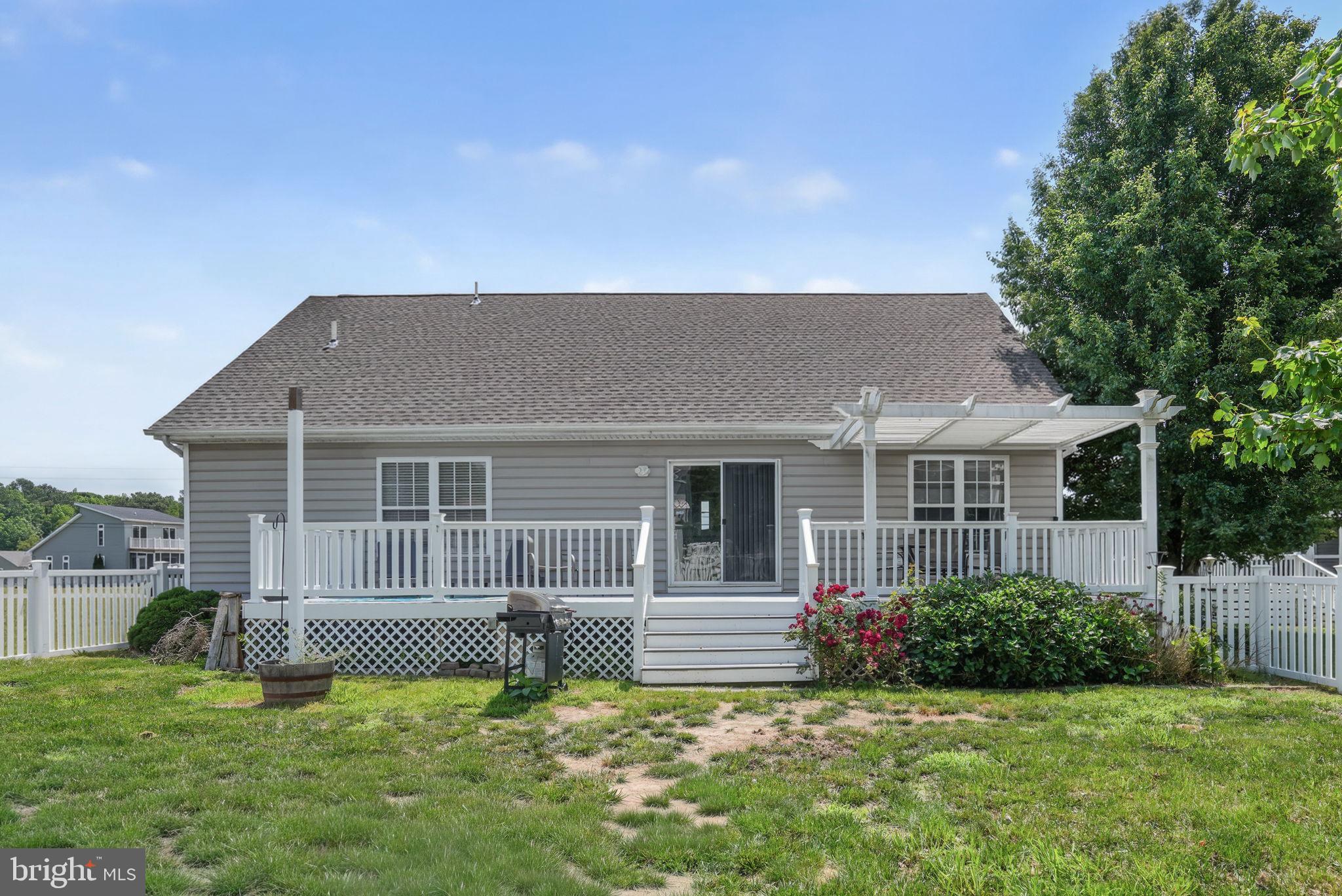 CAPTAIN'S COVE - Residential
