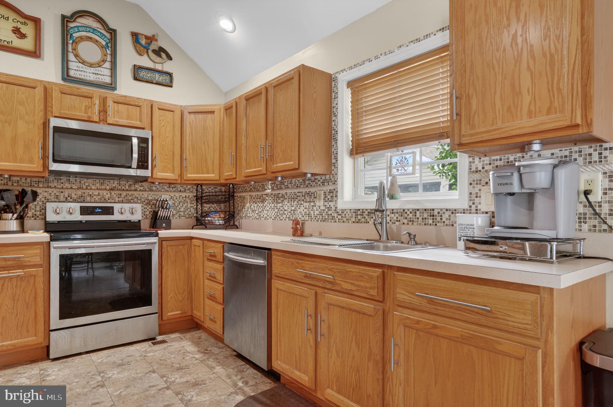 CAPTAIN'S COVE - Residential