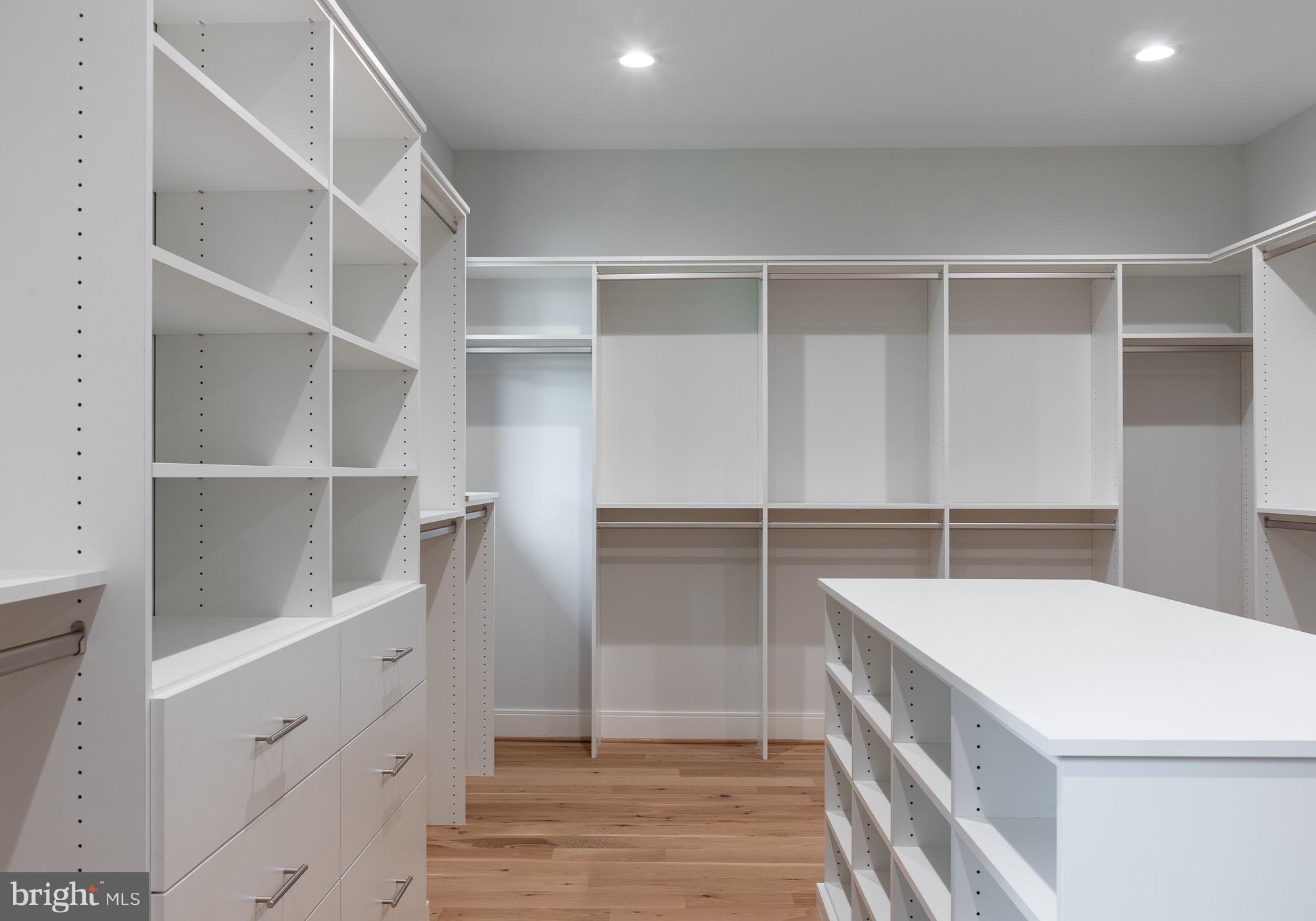 PIMMIT HILLS - Residential