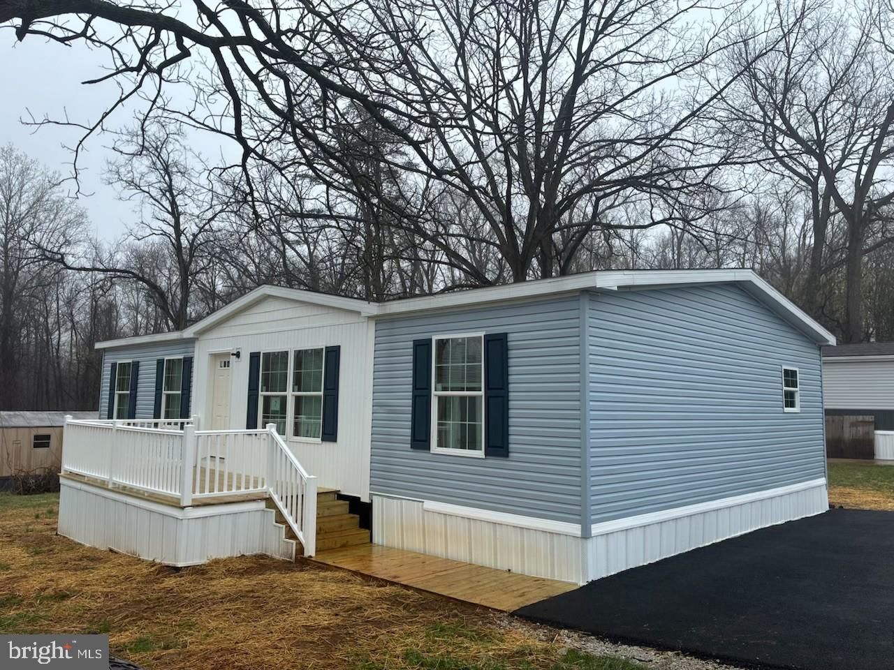 Brand New 3 bed, 2 bath DBLWDE  just delivered.  Ready for immediate occupancy. $500 mo lot rent. All ages pet-friendly community of Skyview MHP.
