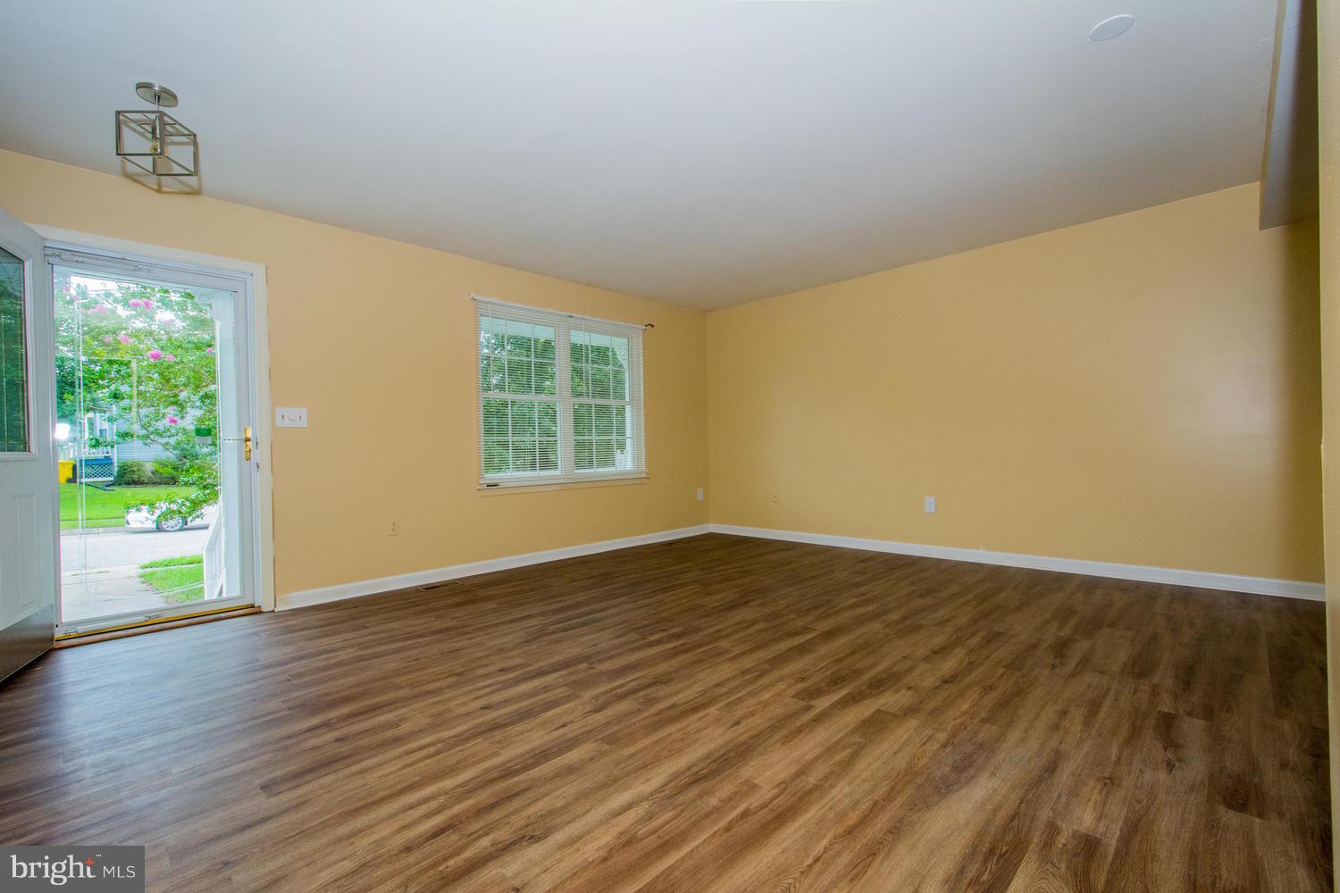 QUEENS PARK - Residential