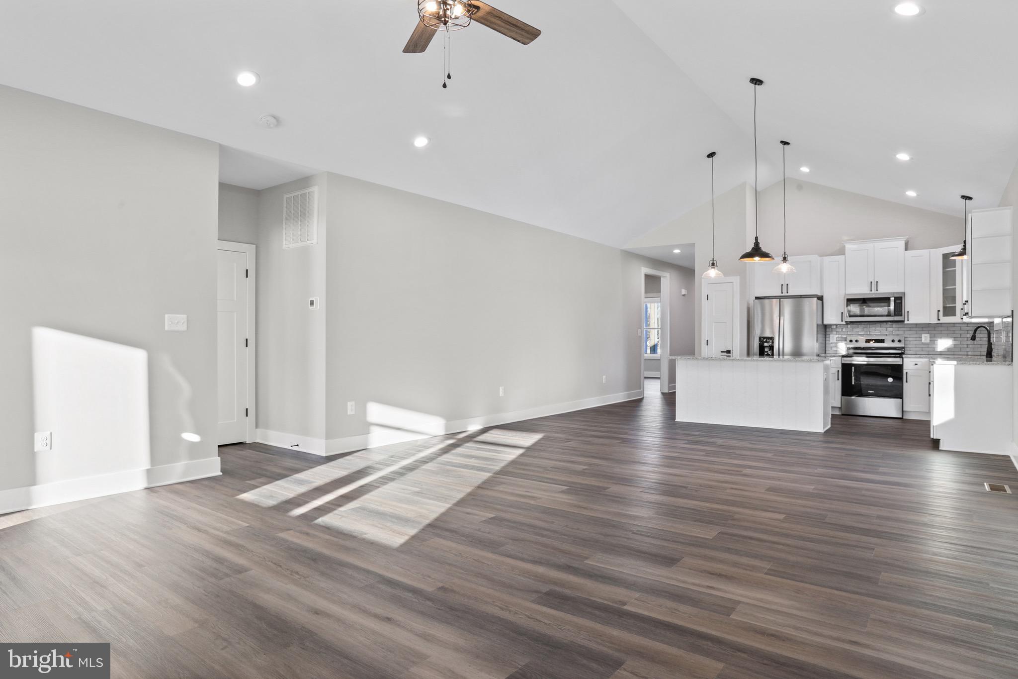 GLEBE HARBOR - Residential