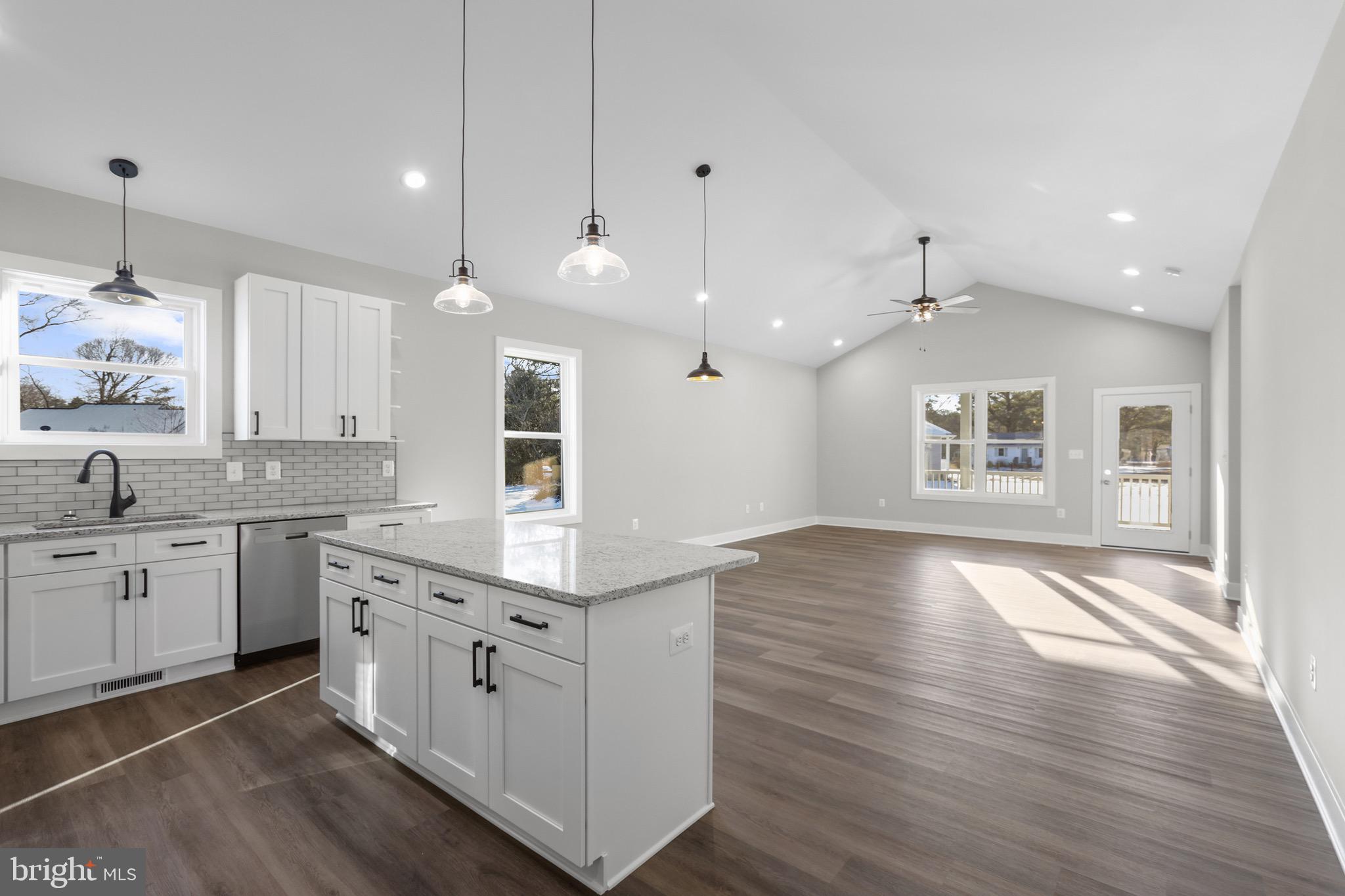 GLEBE HARBOR - Residential