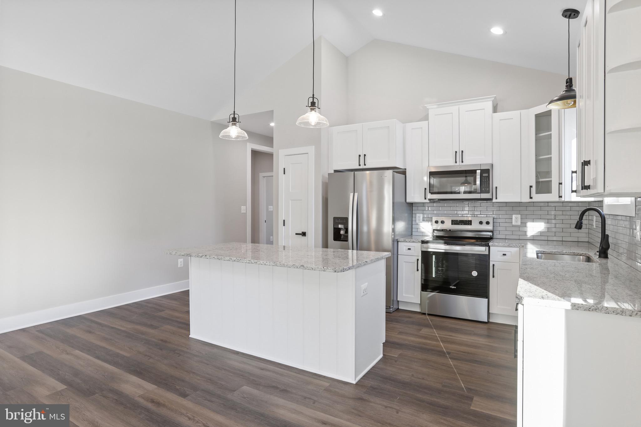 GLEBE HARBOR - Residential