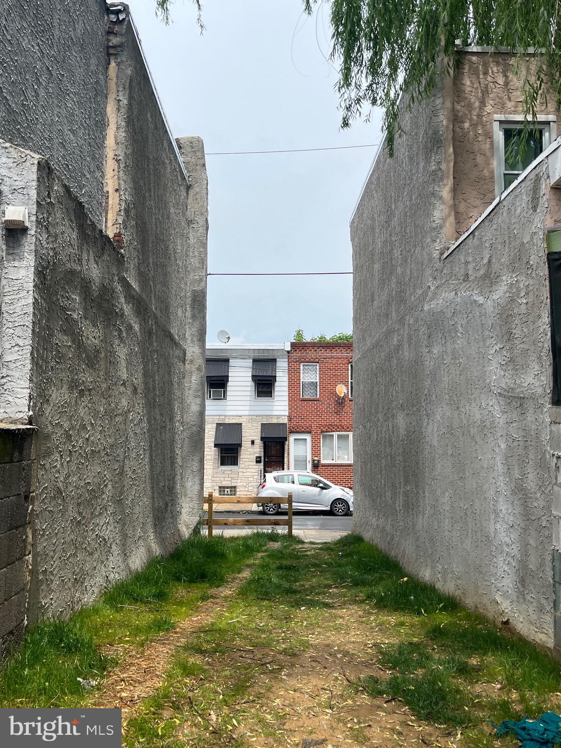 EAST KENSINGTON - Land
