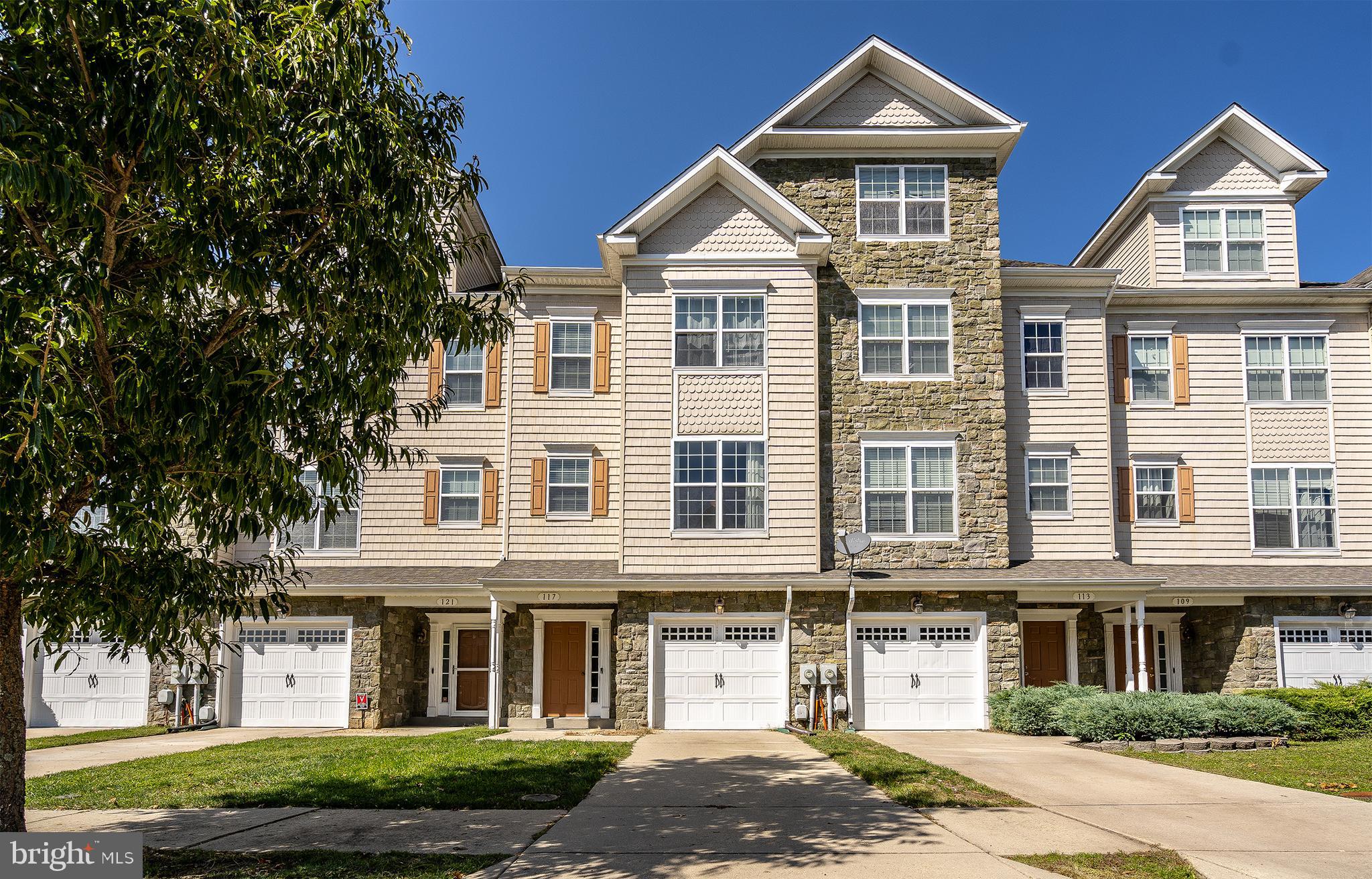 Come and view this spacious town house with open concept. Welcome into the nice size entry foyer to the spacious lower level that leads to a leveled backyard.  The open middle level has an eat in kitchen with recess lights, granite counter tops and updated appliances.  The owner suite has a super tub, dual vanities, walk in closet and separate shower.  This home features two nice sizes room with the laundry on the upper level.   Great natural lighting and more.