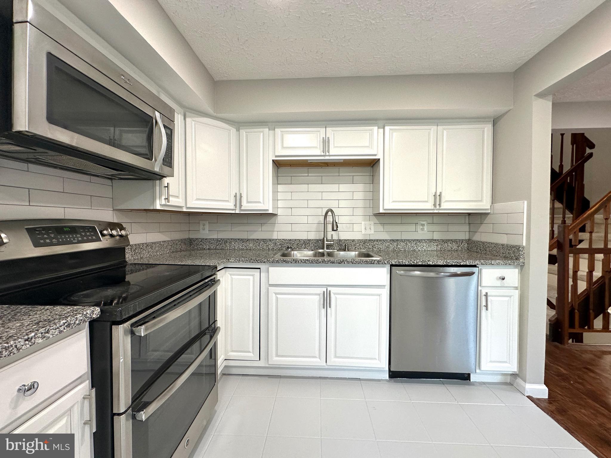 LITTLE ROCKY RUN - Residential Lease