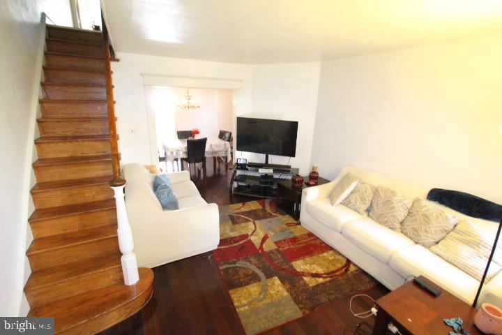 LAWNCREST - Residential