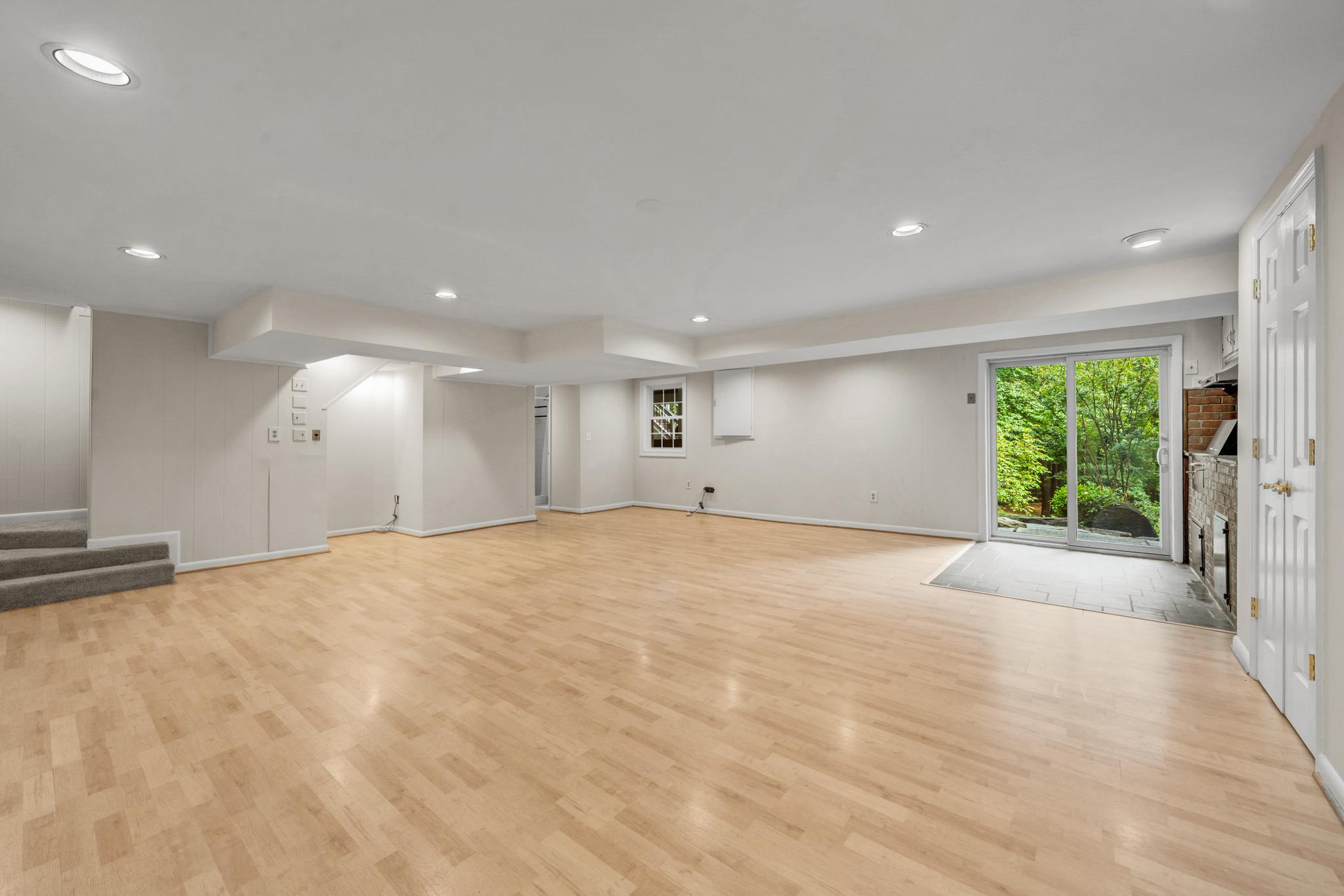 RESTON - Residential
