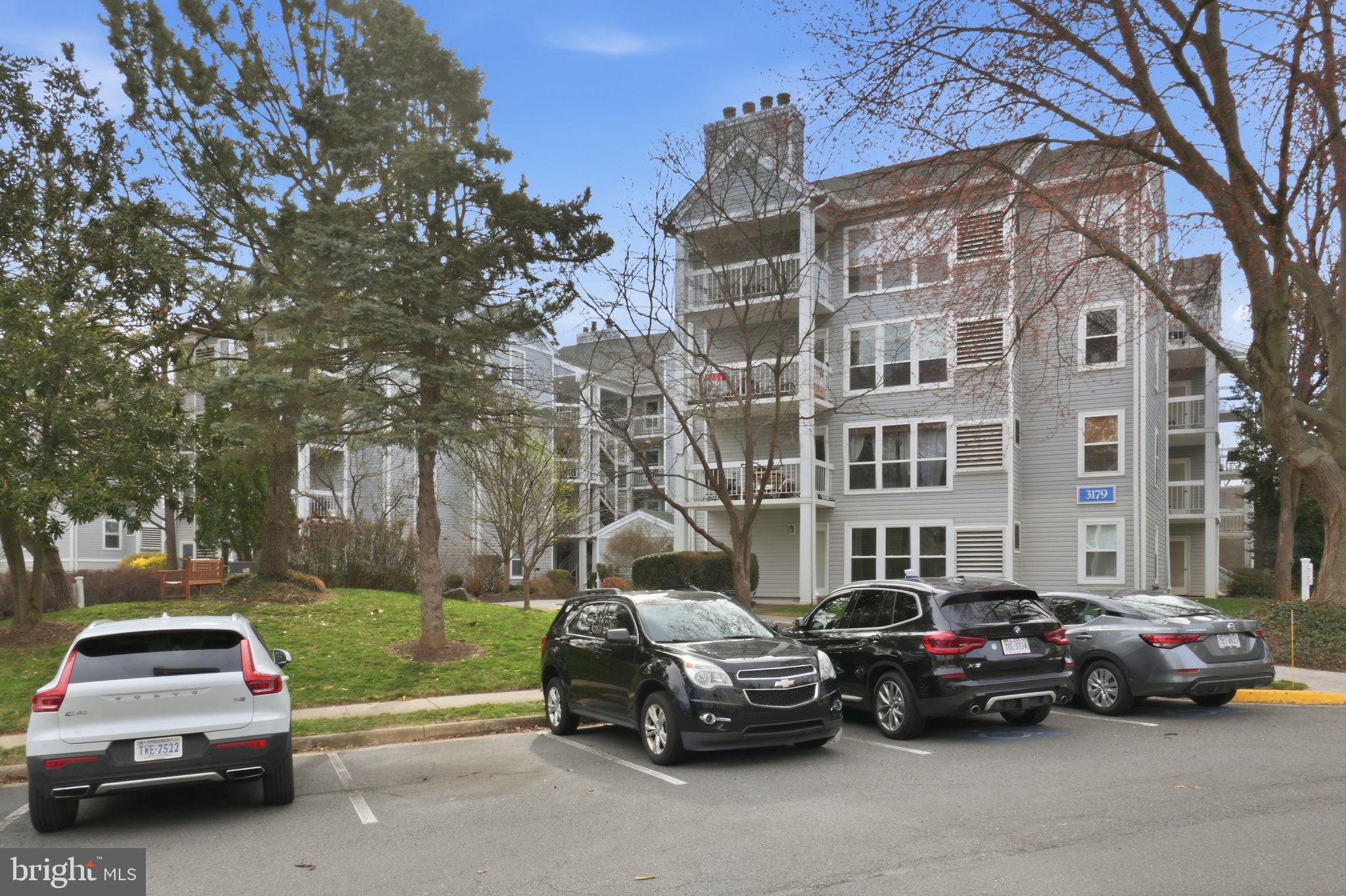 FOUR WINDS AT OAKTON - Residential