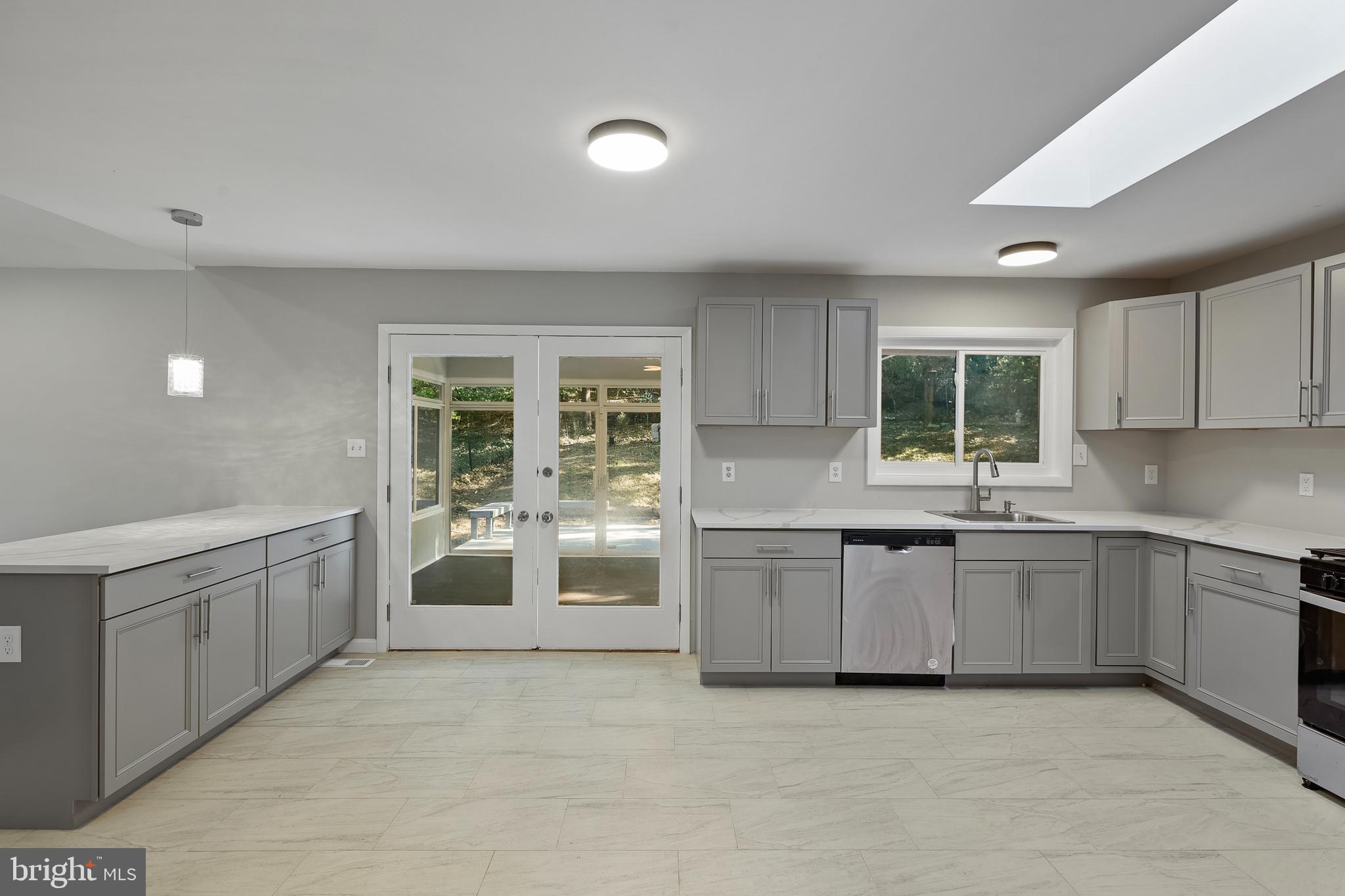 LAKESIDE - Residential