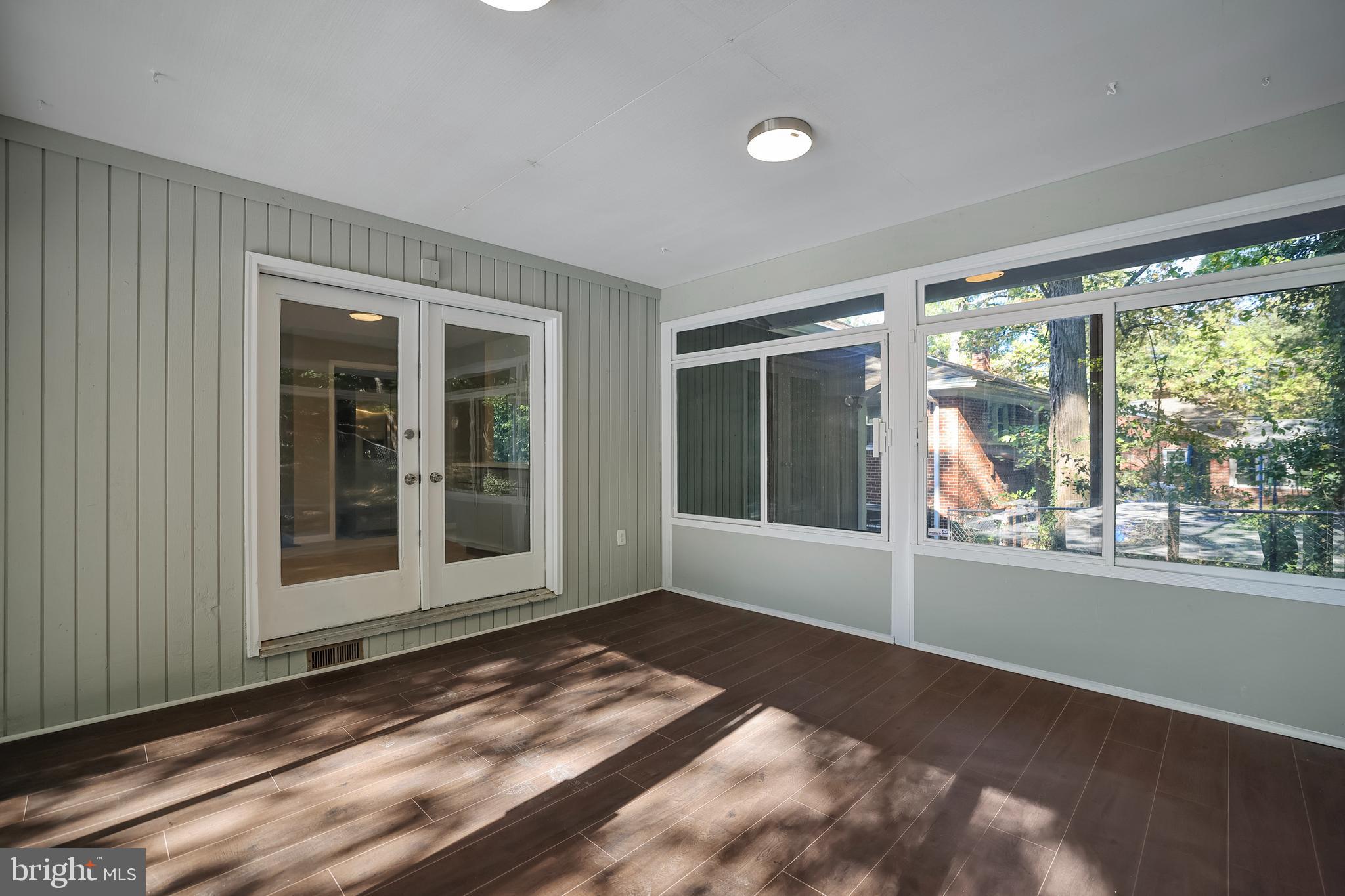 LAKESIDE - Residential