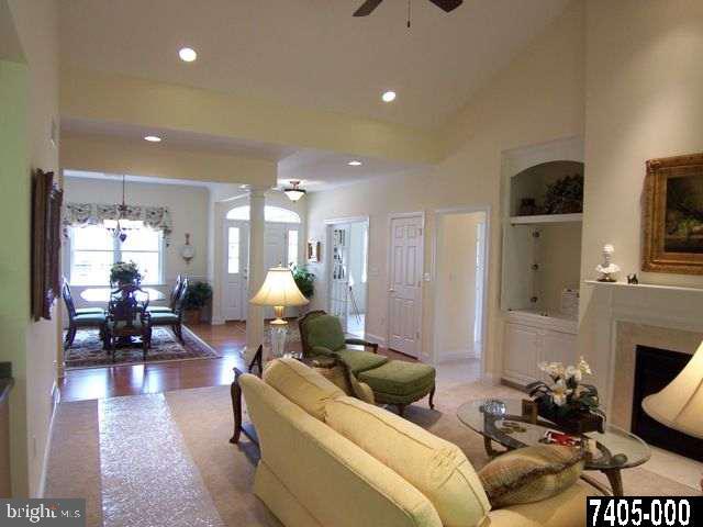 STONE HILL - Residential