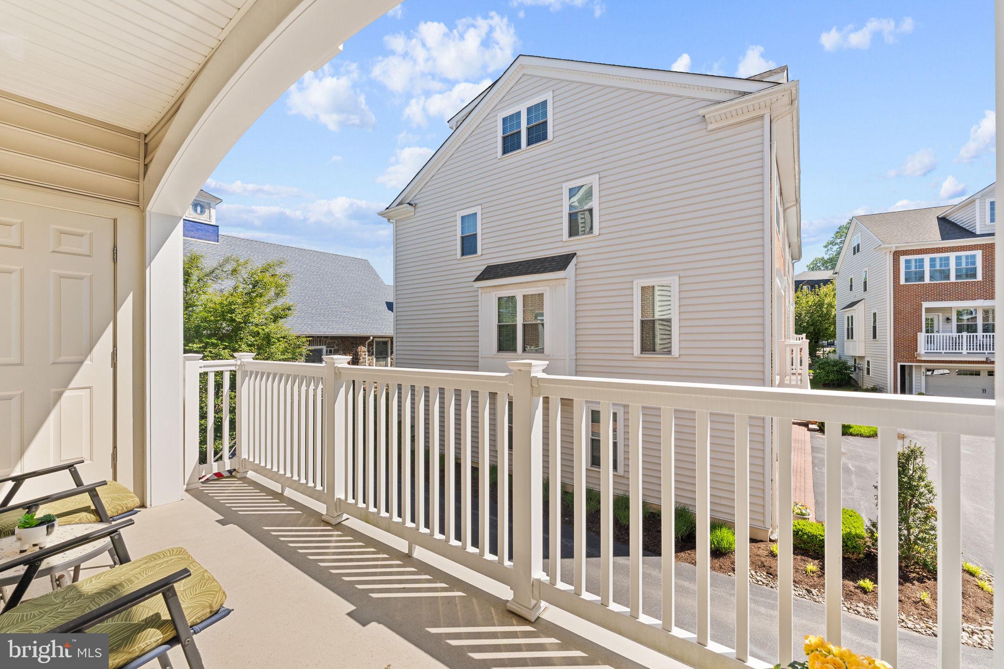 VILLAGE SQUARE - Residential