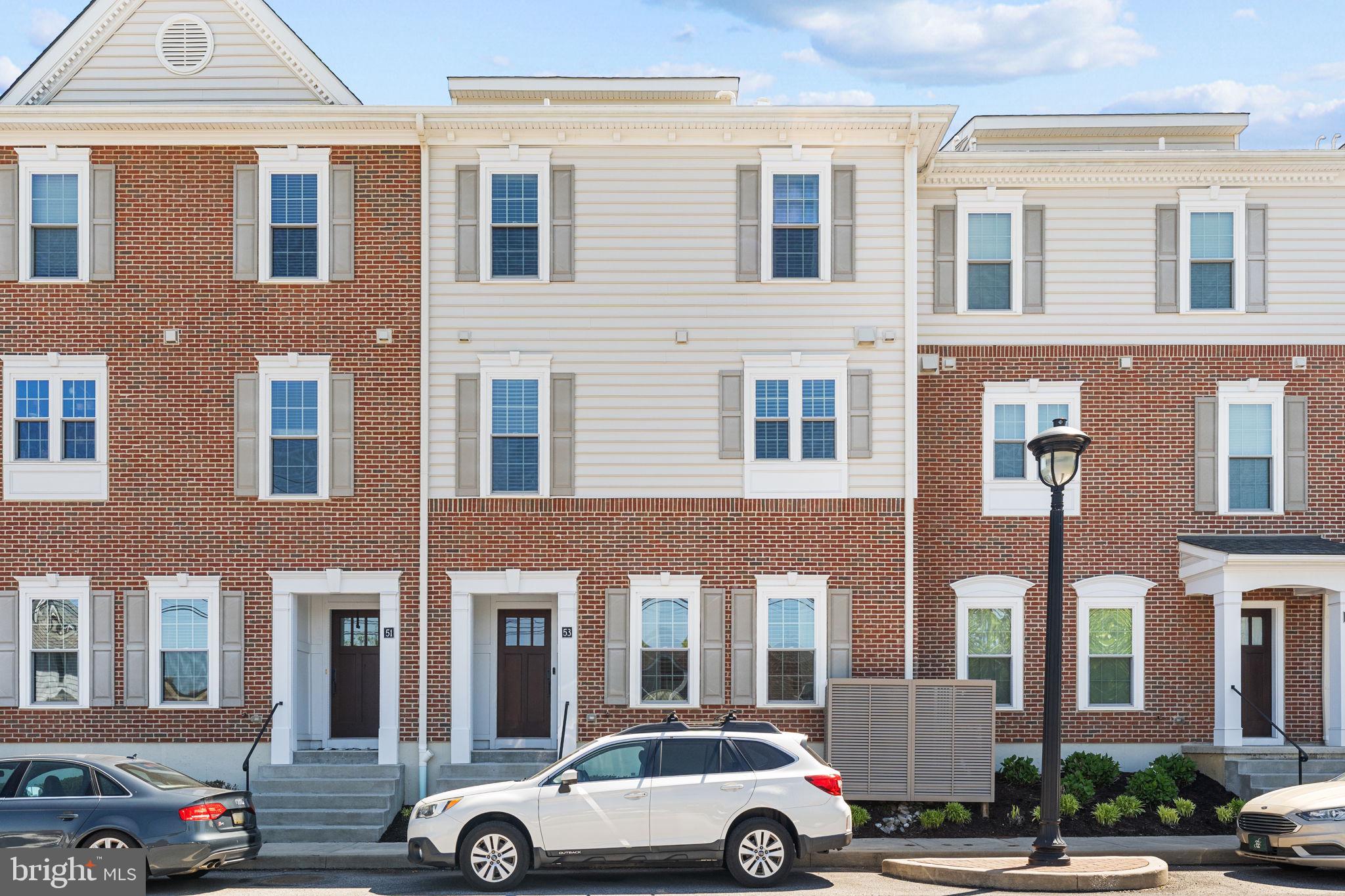 VILLAGE SQUARE - Residential