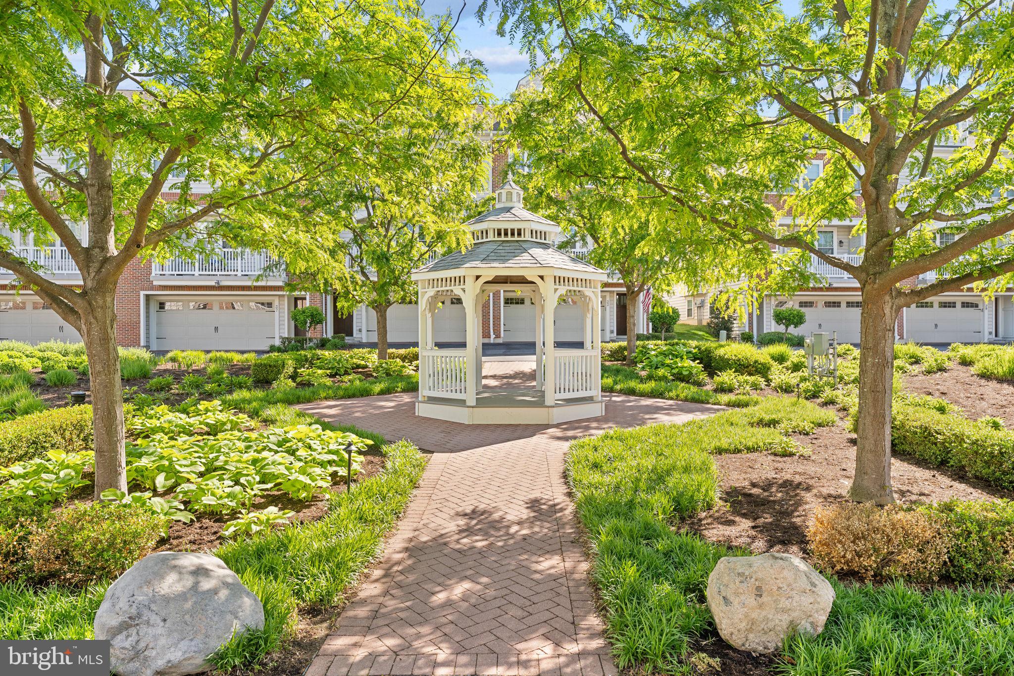 VILLAGE SQUARE - Residential