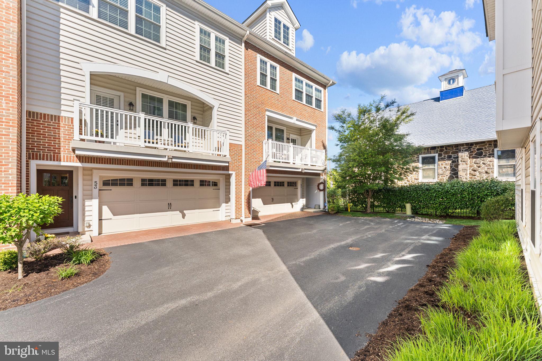 VILLAGE SQUARE - Residential