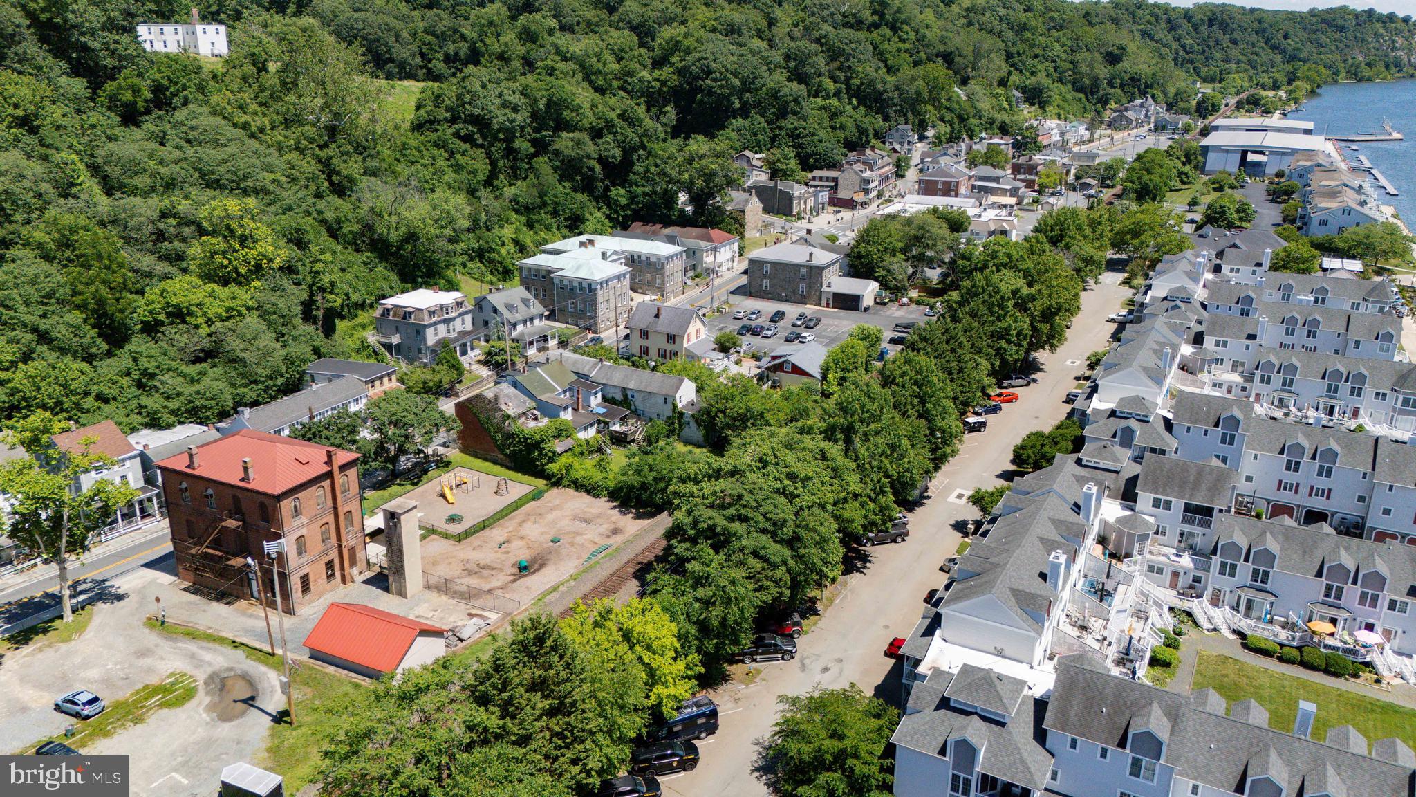 TOMES LANDING - Residential