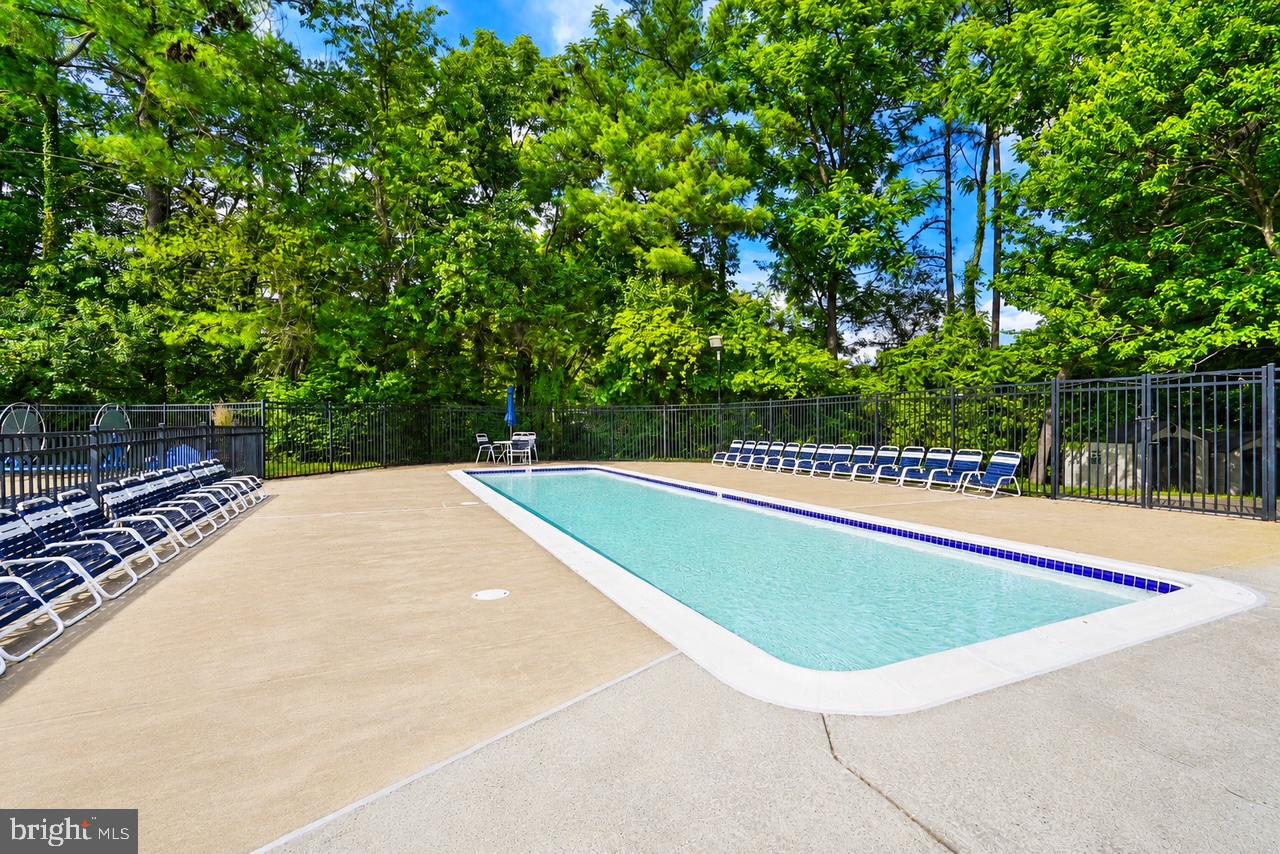 LAKE BRADDOCK - Residential