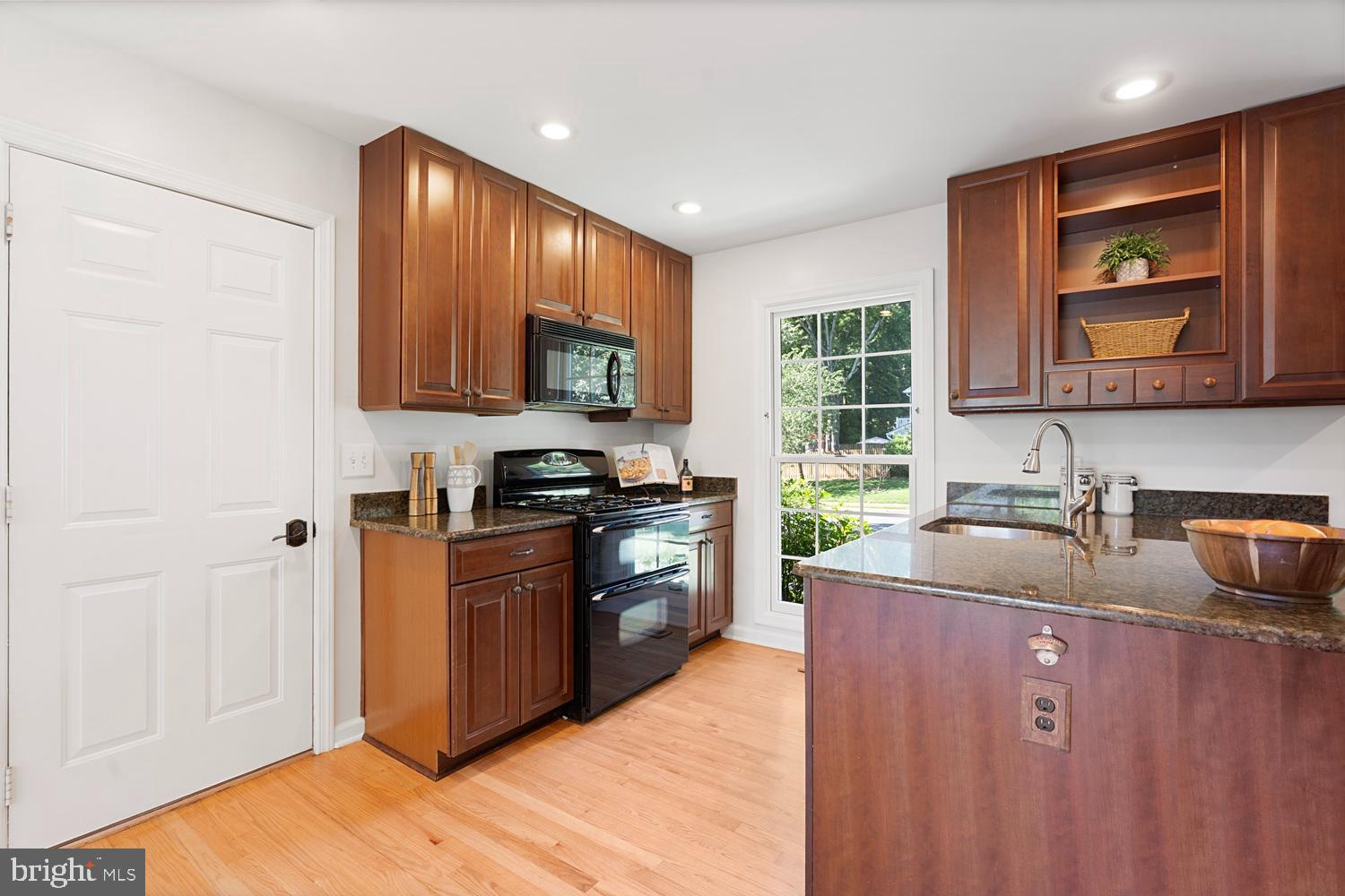 LAKE BRADDOCK - Residential
