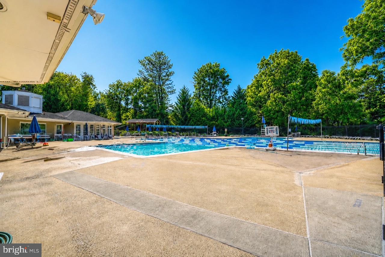 LAKE BRADDOCK - Residential