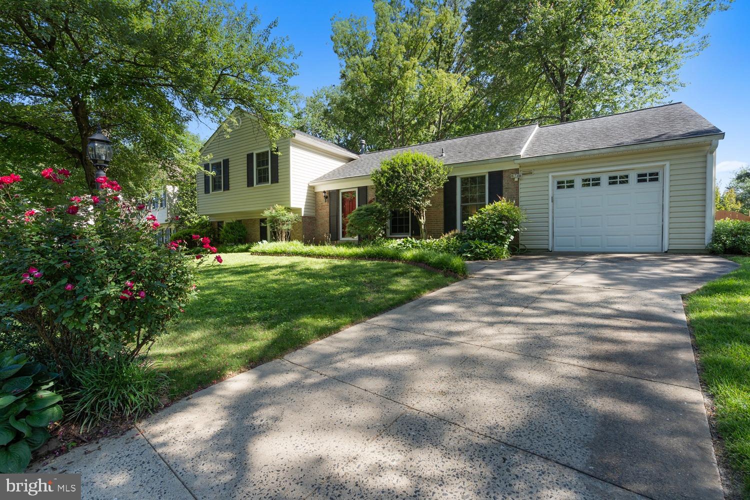 LAKE BRADDOCK - Residential