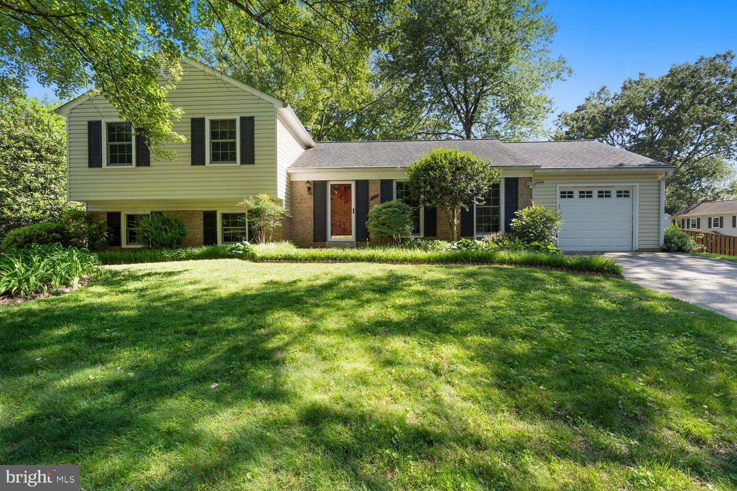 LAKE BRADDOCK - Residential